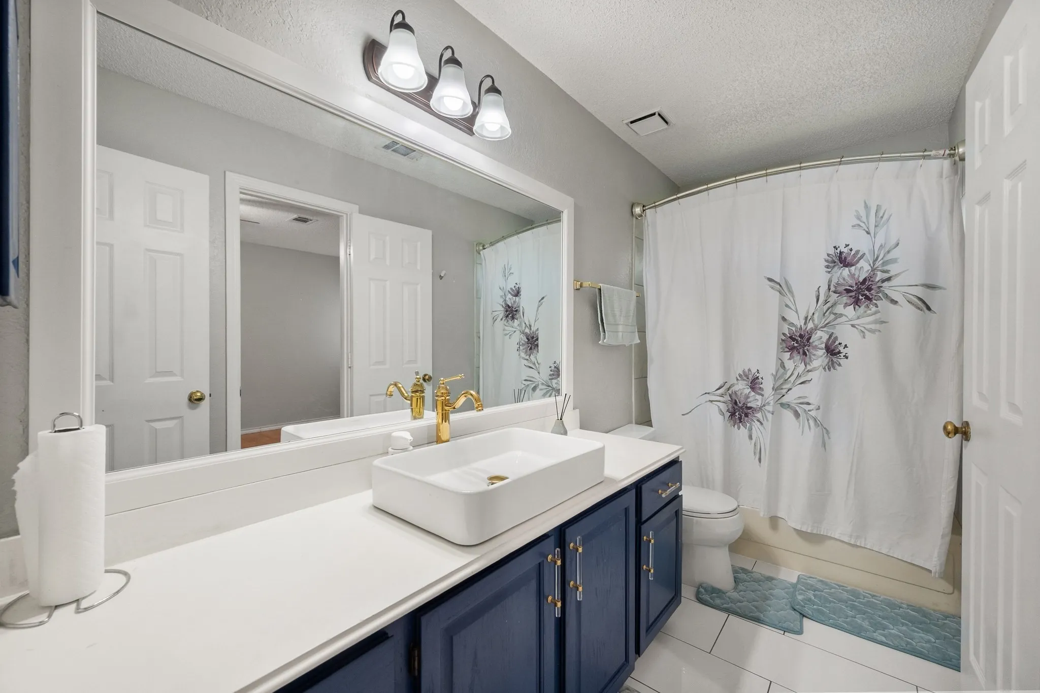 Single Family Residence For Sale in Tarrant County , 4313 Kenwood Drive, Grapevine, Texas 76051, 3 Bedroom, 3 Bathroom, 2 Garage spaces, 2,189 Sqft, built in 1987, mls#21334992, Real Estate Agent in Grapevine, Homes For Sale in Tarrant county, Homes For Sale in Grapevine, Realtor in Grapevine Texas, Real Estate Brokerage Independent Realty Texas, Luminita Cordes Realtor