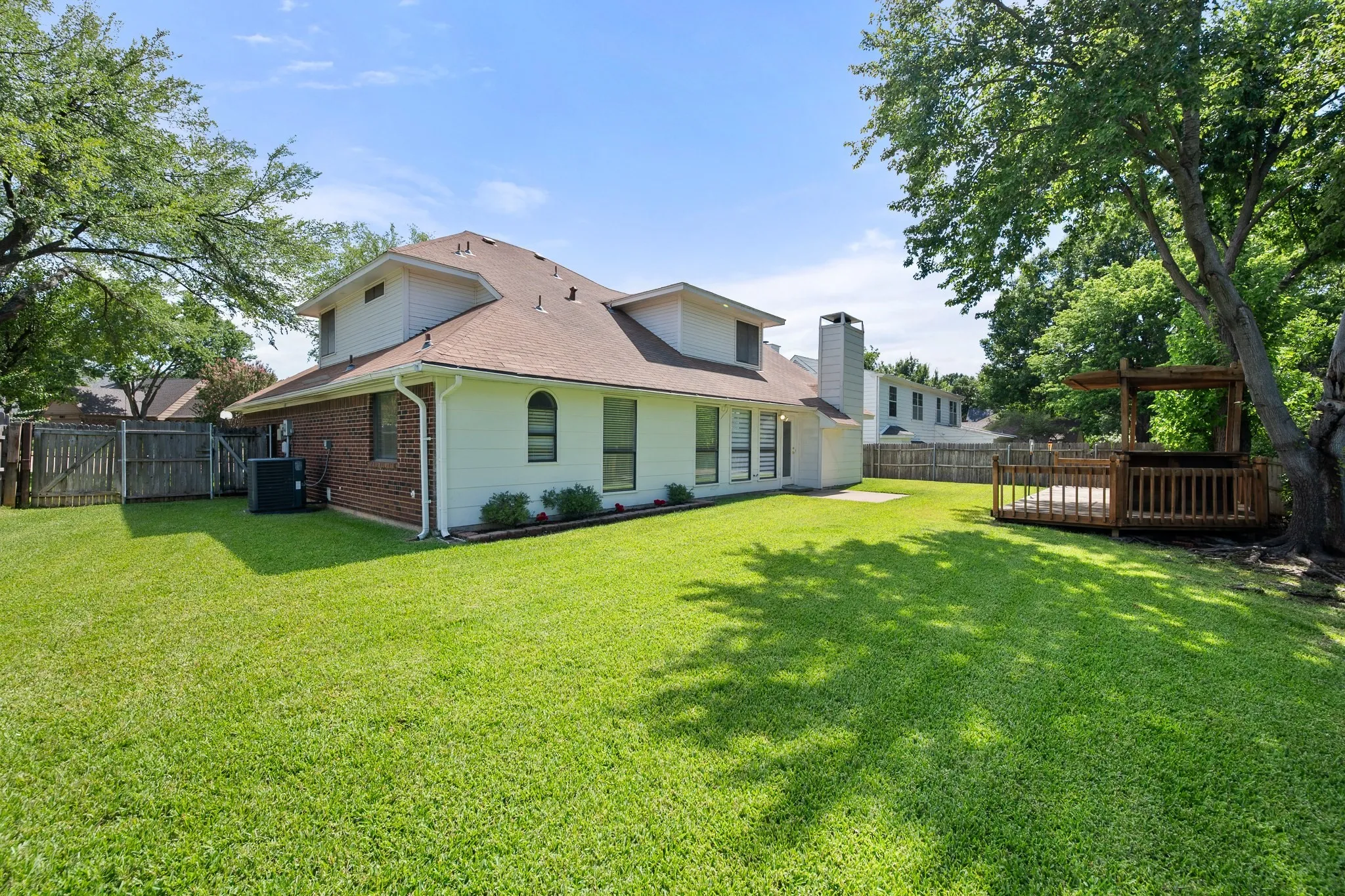 Single Family Residence For Sale in Tarrant County , 4313 Kenwood Drive, Grapevine, Texas 76051, 3 Bedroom, 3 Bathroom, 2 Garage spaces, 2,189 Sqft, built in 1987, mls#21334992, Real Estate Agent in Grapevine, Homes For Sale in Tarrant county, Homes For Sale in Grapevine, Realtor in Grapevine Texas, Real Estate Brokerage Independent Realty Texas, Luminita Cordes Realtor