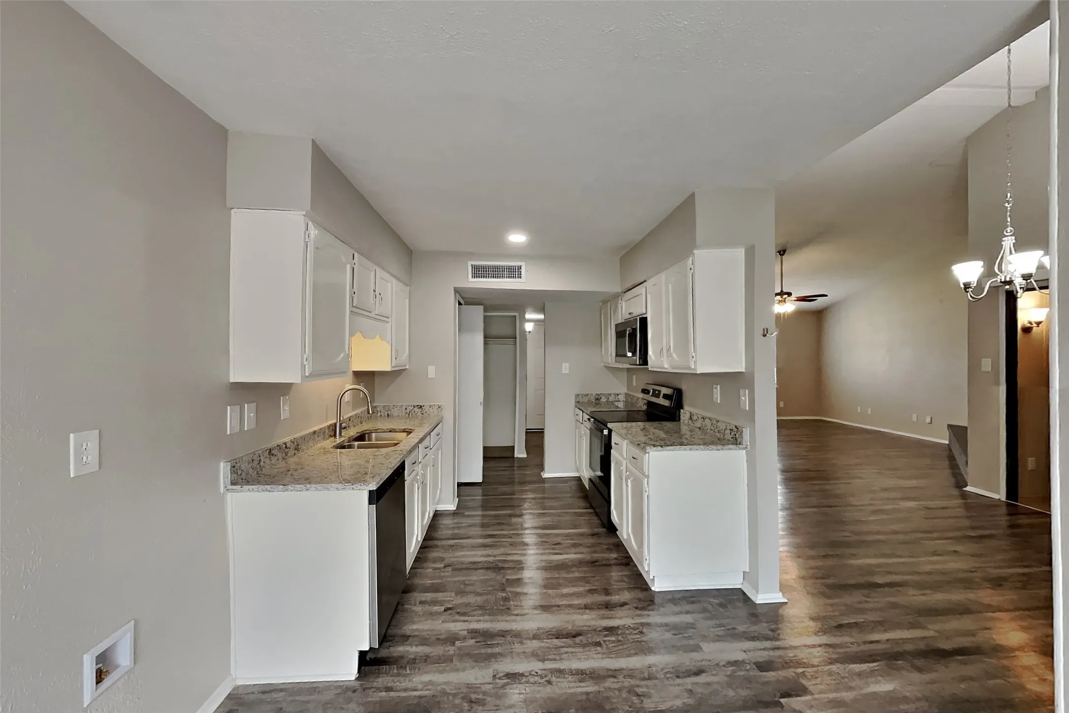 Single Family Residence For Rent in Collin County , 1309 Crestview Drive, Allen, Texas 75002, 3 Bedroom, 2 Bathroom, 2 Garage spaces, 1,612 Sqft, built in 1982, mls#21334995, Real Estate Agent in Allen, Homes For Rent in Collin county, Homes For Rent in Allen, Realtor in Allen Texas, Real Estate Brokerage Independent Realty Texas, Luminita Cordes Realtor