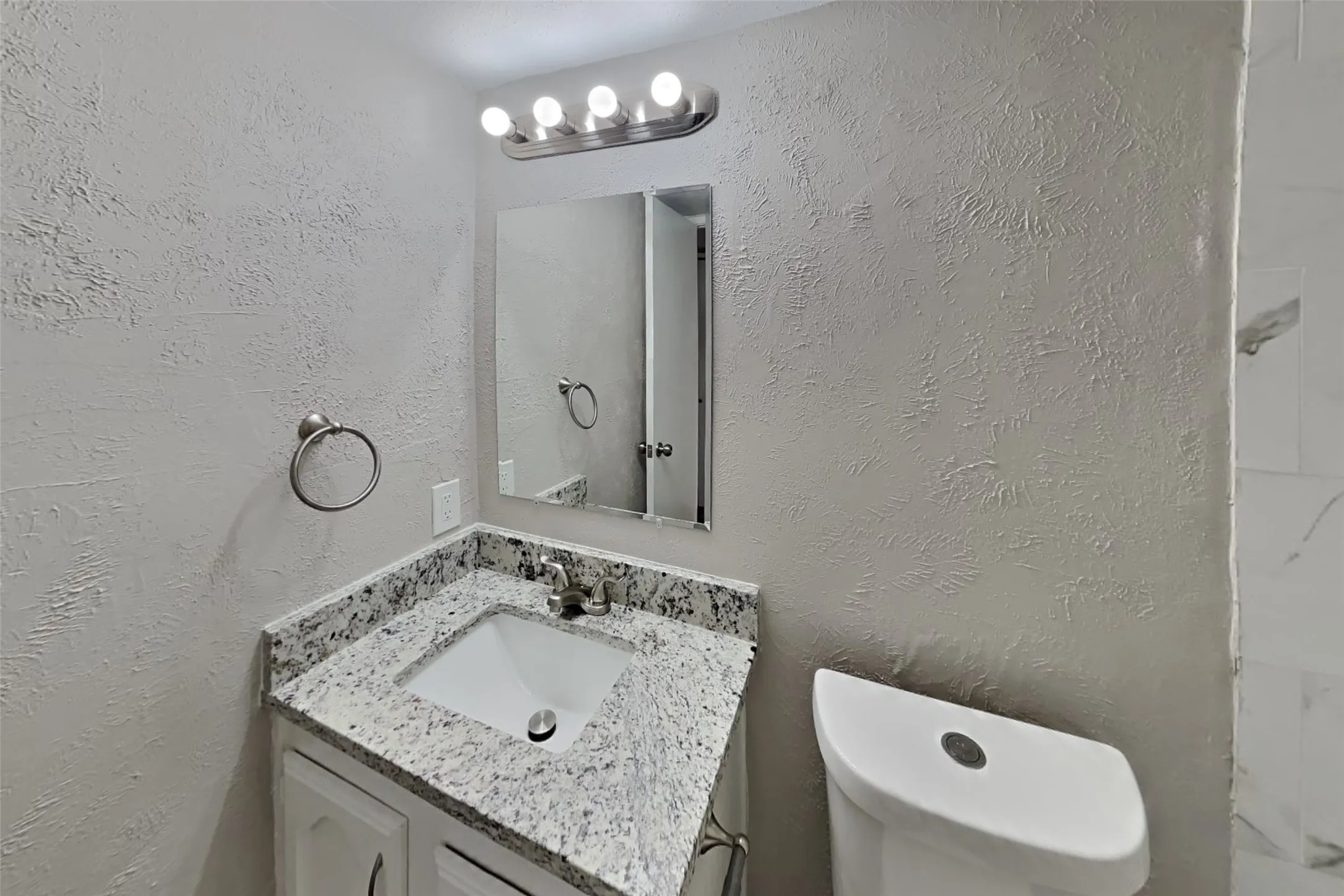 Single Family Residence For Rent in Collin County , 1309 Crestview Drive, Allen, Texas 75002, 3 Bedroom, 2 Bathroom, 2 Garage spaces, 1,612 Sqft, built in 1982, mls#21334995, Real Estate Agent in Allen, Homes For Rent in Collin county, Homes For Rent in Allen, Realtor in Allen Texas, Real Estate Brokerage Independent Realty Texas, Luminita Cordes Realtor