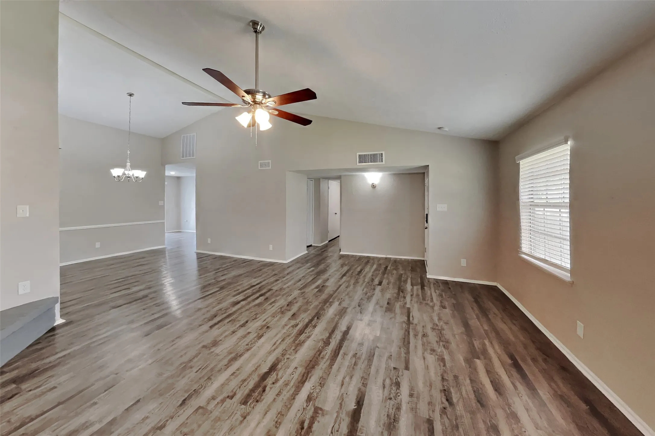 Single Family Residence For Rent in Collin County , 1309 Crestview Drive, Allen, Texas 75002, 3 Bedroom, 2 Bathroom, 2 Garage spaces, 1,612 Sqft, built in 1982, mls#21334995, Real Estate Agent in Allen, Homes For Rent in Collin county, Homes For Rent in Allen, Realtor in Allen Texas, Real Estate Brokerage Independent Realty Texas, Luminita Cordes Realtor