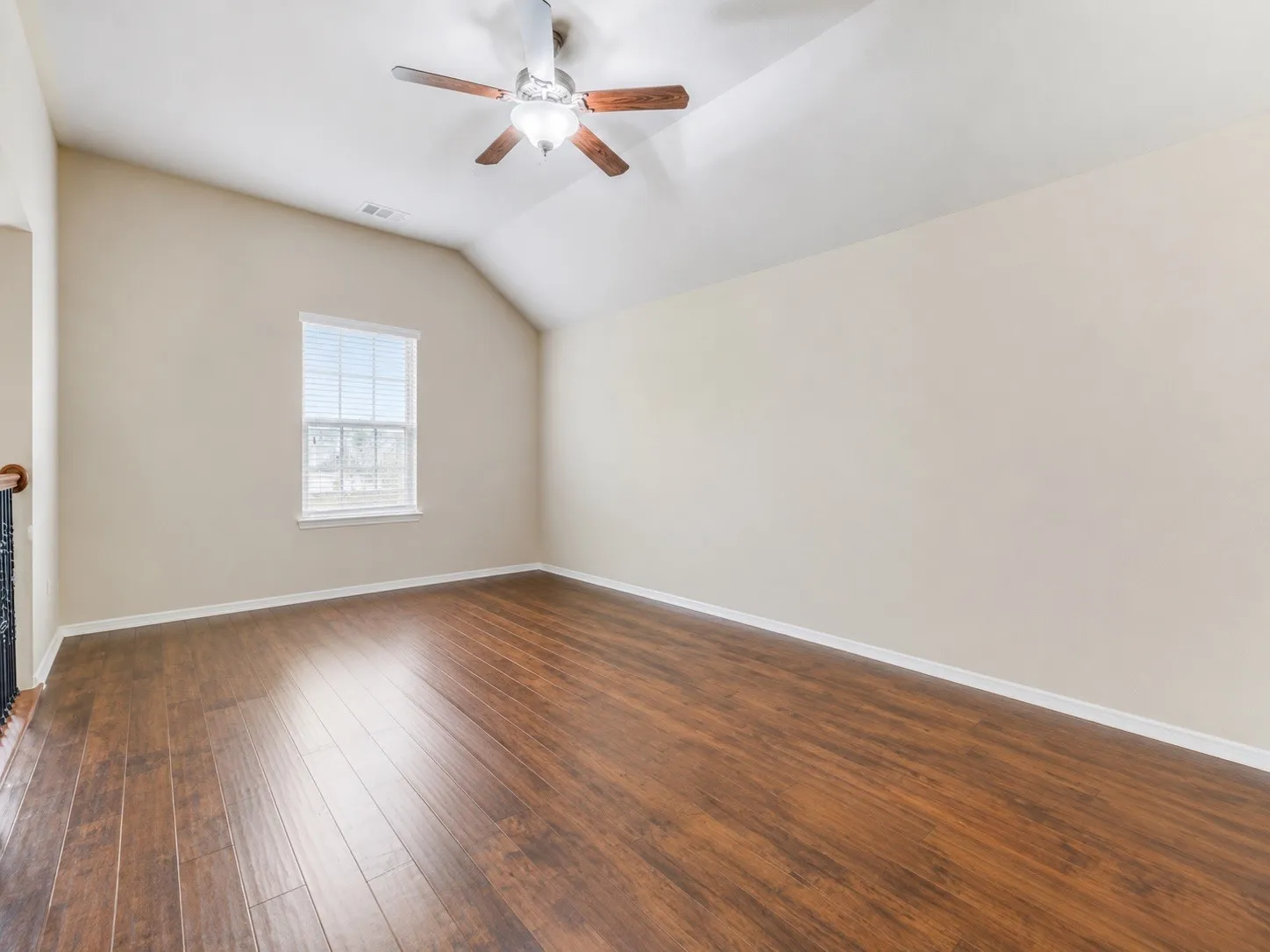 Single Family Residence For Sale in Tarrant County , 12532 Autumn Leaves Trail, Fort Worth, Texas 76244, 4 Bedroom, 4 Bathroom, 2 Garage spaces, 2,891 Sqft, built in 2011, mls#21333539, Real Estate Agent in Fort Worth, Homes For Sale in Tarrant county, Homes For Sale in Fort Worth, Realtor in Fort Worth Texas, Real Estate Brokerage Independent Realty Texas, Luminita Cordes Realtor