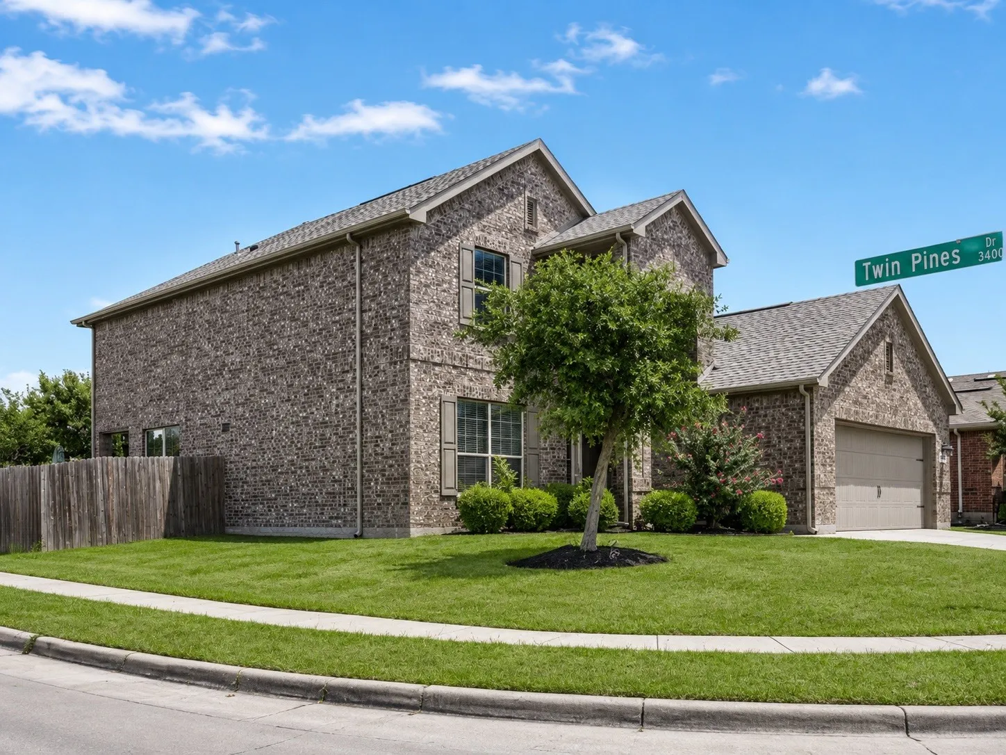 Single Family Residence For Sale in Tarrant County , 12532 Autumn Leaves Trail, Fort Worth, Texas 76244, 4 Bedroom, 4 Bathroom, 2 Garage spaces, 2,891 Sqft, built in 2011, mls#21333539, Real Estate Agent in Fort Worth, Homes For Sale in Tarrant county, Homes For Sale in Fort Worth, Realtor in Fort Worth Texas, Real Estate Brokerage Independent Realty Texas, Luminita Cordes Realtor