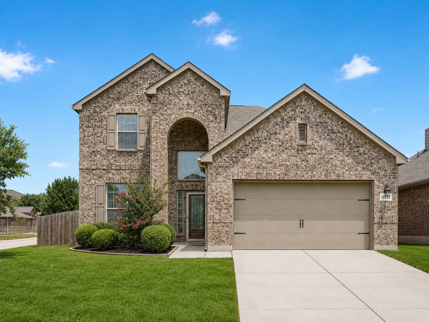 Single Family Residence For Sale in Tarrant County , 12532 Autumn Leaves Trail, Fort Worth, Texas 76244, 4 Bedroom, 4 Bathroom, 2 Garage spaces, 2,891 Sqft, built in 2011, mls#21333539, Real Estate Agent in Fort Worth, Homes For Sale in Tarrant county, Homes For Sale in Fort Worth, Realtor in Fort Worth Texas, Real Estate Brokerage Independent Realty Texas, Luminita Cordes Realtor