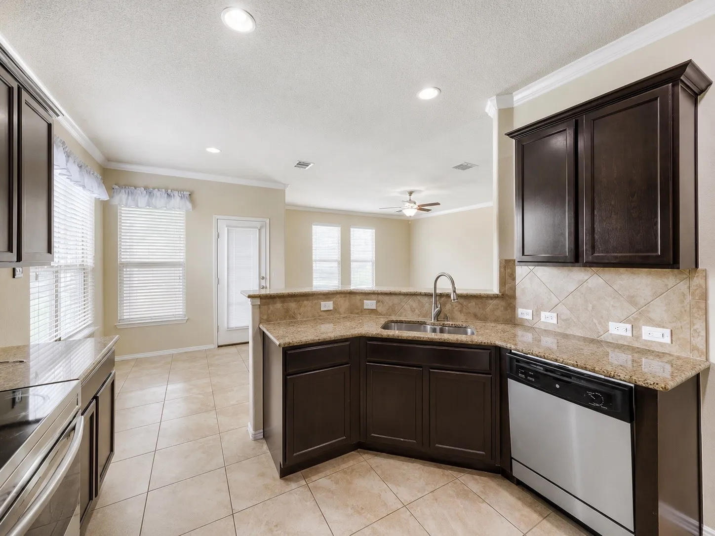 Single Family Residence For Sale in Tarrant County , 12532 Autumn Leaves Trail, Fort Worth, Texas 76244, 4 Bedroom, 4 Bathroom, 2 Garage spaces, 2,891 Sqft, built in 2011, mls#21333539, Real Estate Agent in Fort Worth, Homes For Sale in Tarrant county, Homes For Sale in Fort Worth, Realtor in Fort Worth Texas, Real Estate Brokerage Independent Realty Texas, Luminita Cordes Realtor