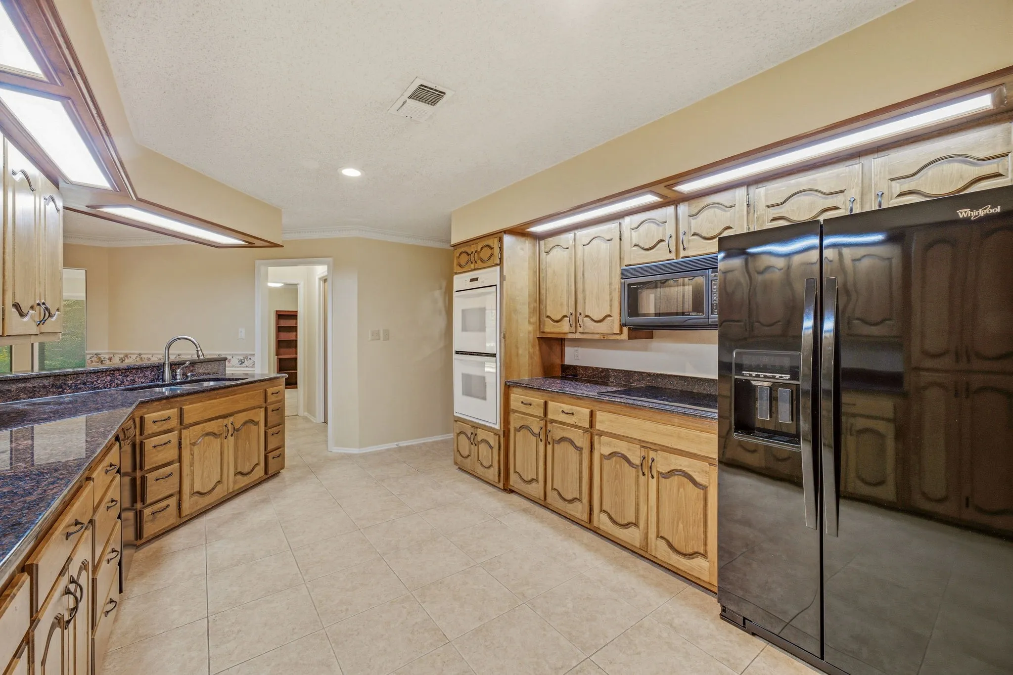 Single Family Residence For Sale in Young County , 1513 Mimosa Circle, Graham, Texas 76450, 4 Bedroom, 3 Bathroom, 1 Garage spaces, 2,647 Sqft, built in 1980, mls#21327195, Real Estate Agent in Graham, Homes For Sale in Young county, Homes For Sale in Graham, Realtor in Graham Texas, Real Estate Brokerage Independent Realty Texas, Luminita Cordes Realtor