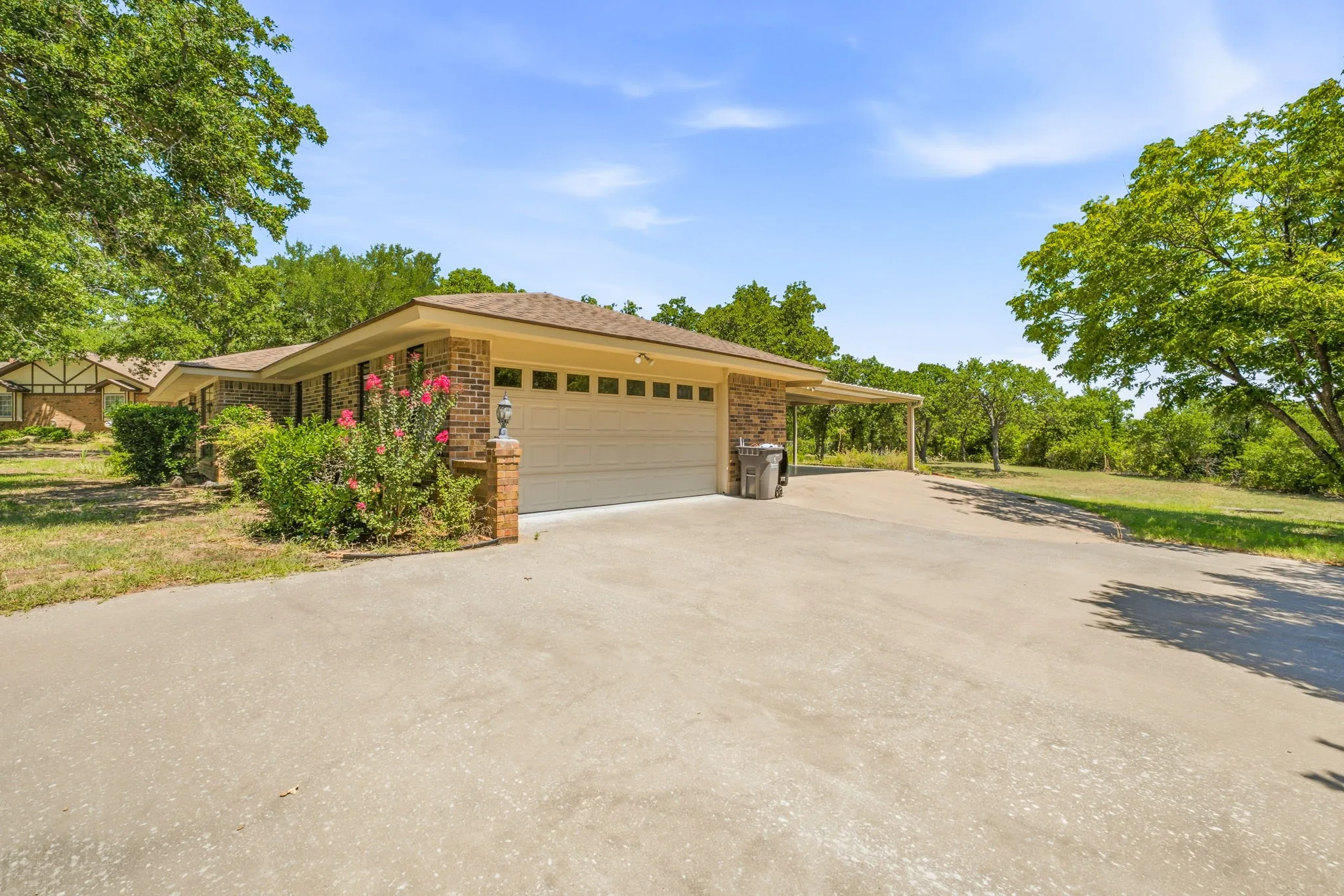Single Family Residence For Sale in Young County , 1513 Mimosa Circle, Graham, Texas 76450, 4 Bedroom, 3 Bathroom, 1 Garage spaces, 2,647 Sqft, built in 1980, mls#21327195, Real Estate Agent in Graham, Homes For Sale in Young county, Homes For Sale in Graham, Realtor in Graham Texas, Real Estate Brokerage Independent Realty Texas, Luminita Cordes Realtor