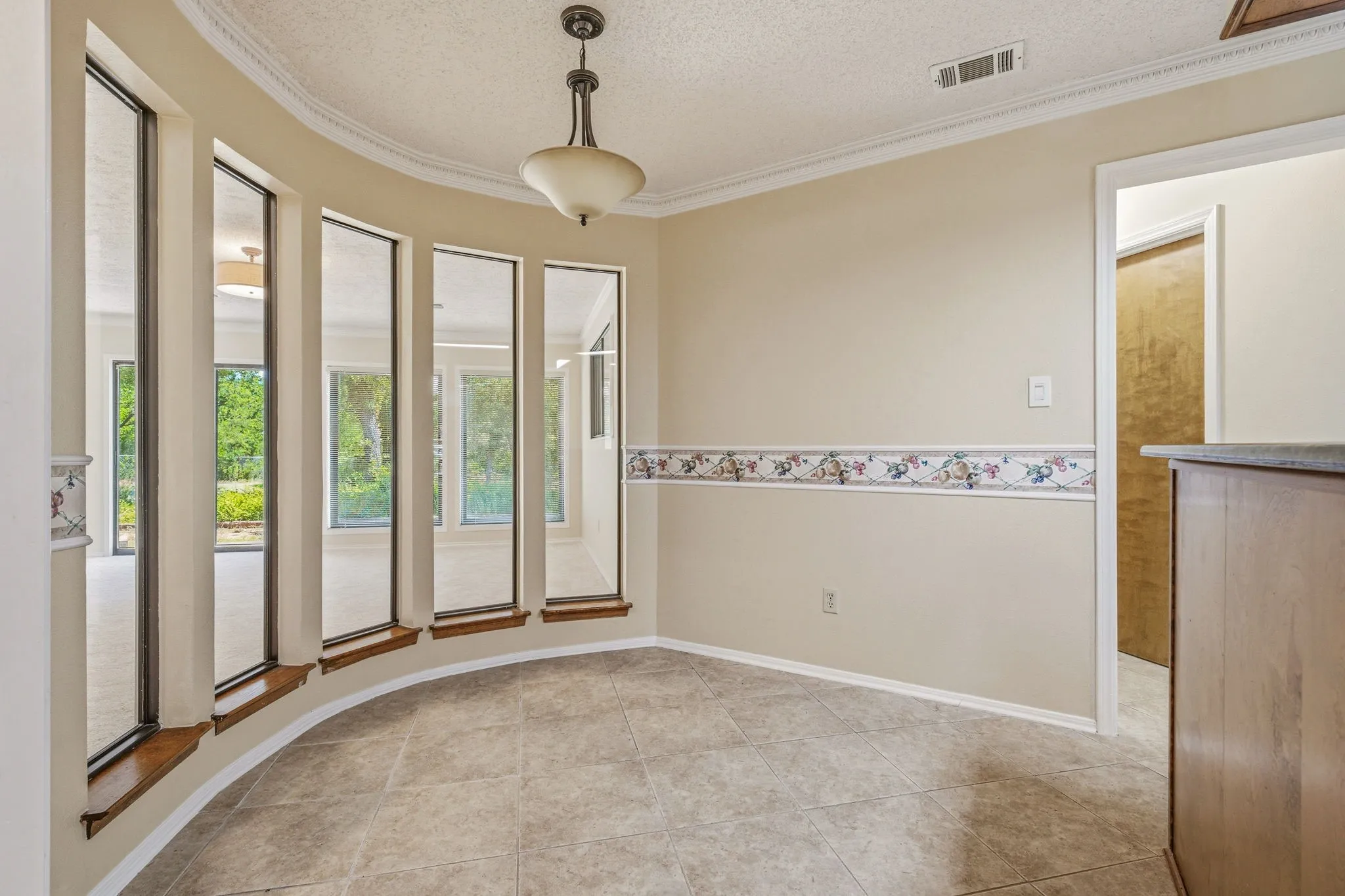 Single Family Residence For Sale in Young County , 1513 Mimosa Circle, Graham, Texas 76450, 4 Bedroom, 3 Bathroom, 1 Garage spaces, 2,647 Sqft, built in 1980, mls#21327195, Real Estate Agent in Graham, Homes For Sale in Young county, Homes For Sale in Graham, Realtor in Graham Texas, Real Estate Brokerage Independent Realty Texas, Luminita Cordes Realtor
