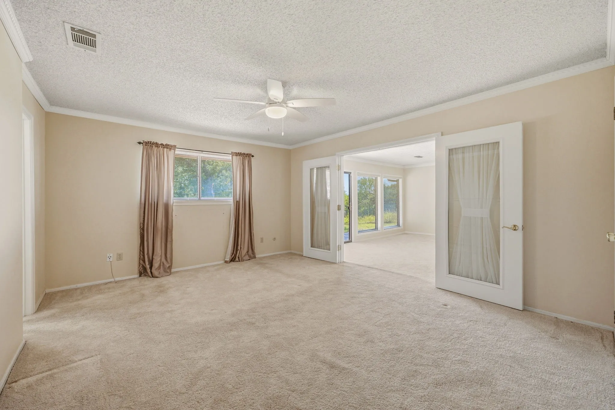 Single Family Residence For Sale in Young County , 1513 Mimosa Circle, Graham, Texas 76450, 4 Bedroom, 3 Bathroom, 1 Garage spaces, 2,647 Sqft, built in 1980, mls#21327195, Real Estate Agent in Graham, Homes For Sale in Young county, Homes For Sale in Graham, Realtor in Graham Texas, Real Estate Brokerage Independent Realty Texas, Luminita Cordes Realtor