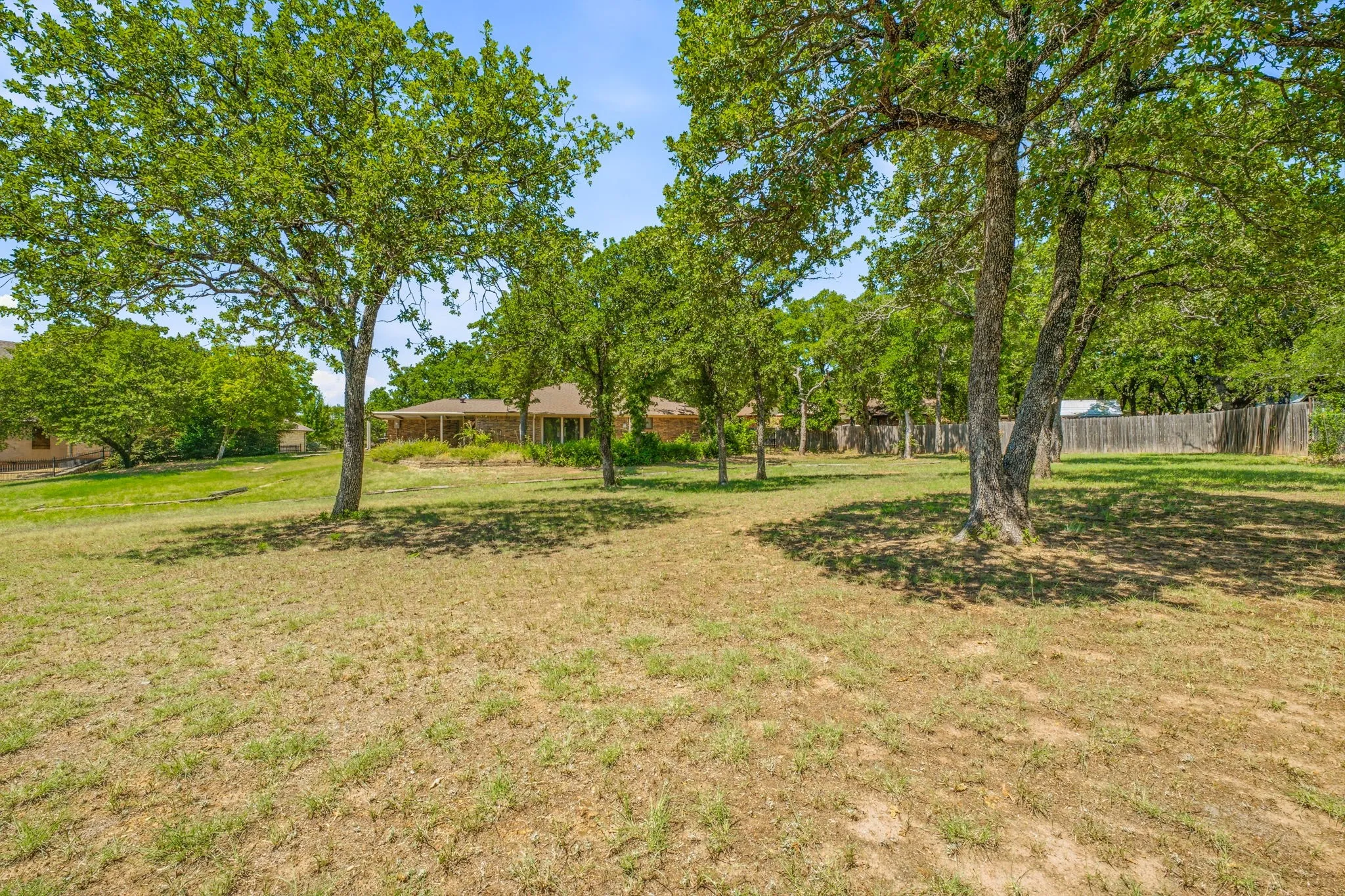 Single Family Residence For Sale in Young County , 1513 Mimosa Circle, Graham, Texas 76450, 4 Bedroom, 3 Bathroom, 1 Garage spaces, 2,647 Sqft, built in 1980, mls#21327195, Real Estate Agent in Graham, Homes For Sale in Young county, Homes For Sale in Graham, Realtor in Graham Texas, Real Estate Brokerage Independent Realty Texas, Luminita Cordes Realtor