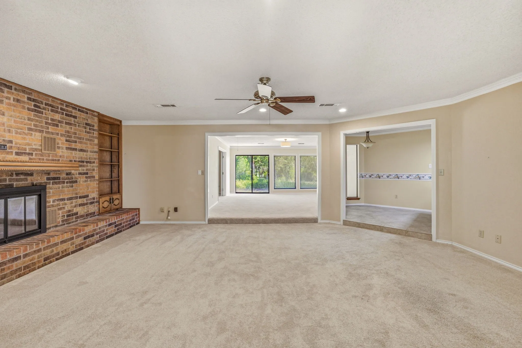 Single Family Residence For Sale in Young County , 1513 Mimosa Circle, Graham, Texas 76450, 4 Bedroom, 3 Bathroom, 1 Garage spaces, 2,647 Sqft, built in 1980, mls#21327195, Real Estate Agent in Graham, Homes For Sale in Young county, Homes For Sale in Graham, Realtor in Graham Texas, Real Estate Brokerage Independent Realty Texas, Luminita Cordes Realtor