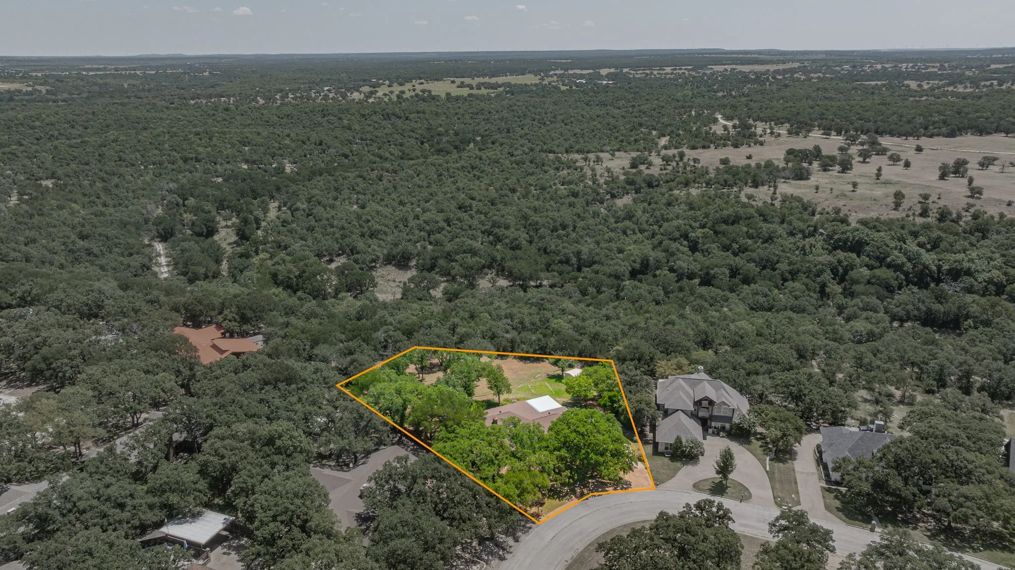 Single Family Residence For Sale in Young County , 1513 Mimosa Circle, Graham, Texas 76450, 4 Bedroom, 3 Bathroom, 1 Garage spaces, 2,647 Sqft, built in 1980, mls#21327195, Real Estate Agent in Graham, Homes For Sale in Young county, Homes For Sale in Graham, Realtor in Graham Texas, Real Estate Brokerage Independent Realty Texas, Luminita Cordes Realtor