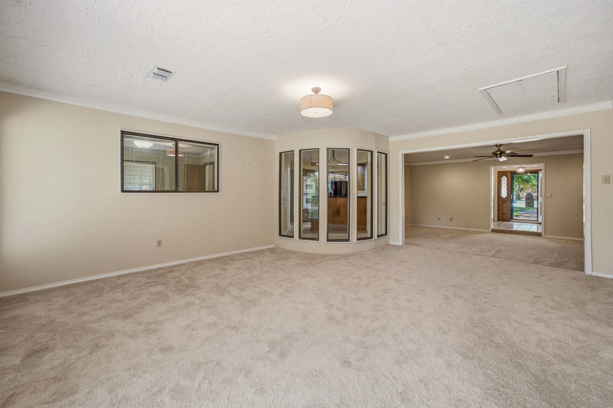 Single Family Residence For Sale in Young County , 1513 Mimosa Circle, Graham, Texas 76450, 4 Bedroom, 3 Bathroom, 1 Garage spaces, 2,647 Sqft, built in 1980, mls#21327195, Real Estate Agent in Graham, Homes For Sale in Young county, Homes For Sale in Graham, Realtor in Graham Texas, Real Estate Brokerage Independent Realty Texas, Luminita Cordes Realtor