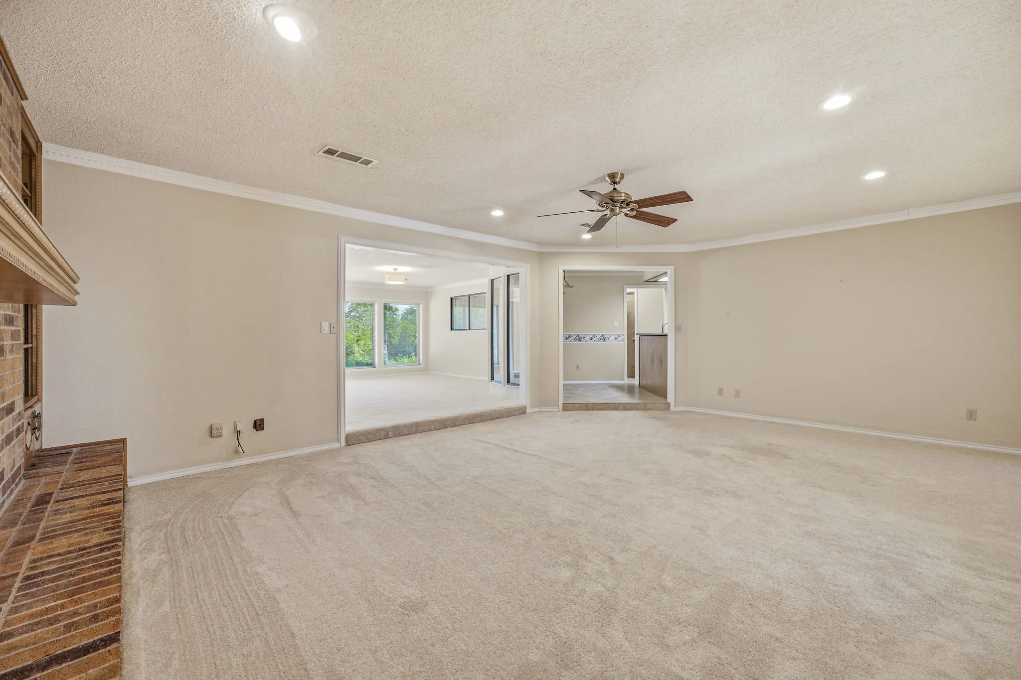 Single Family Residence For Sale in Young County , 1513 Mimosa Circle, Graham, Texas 76450, 4 Bedroom, 3 Bathroom, 1 Garage spaces, 2,647 Sqft, built in 1980, mls#21327195, Real Estate Agent in Graham, Homes For Sale in Young county, Homes For Sale in Graham, Realtor in Graham Texas, Real Estate Brokerage Independent Realty Texas, Luminita Cordes Realtor