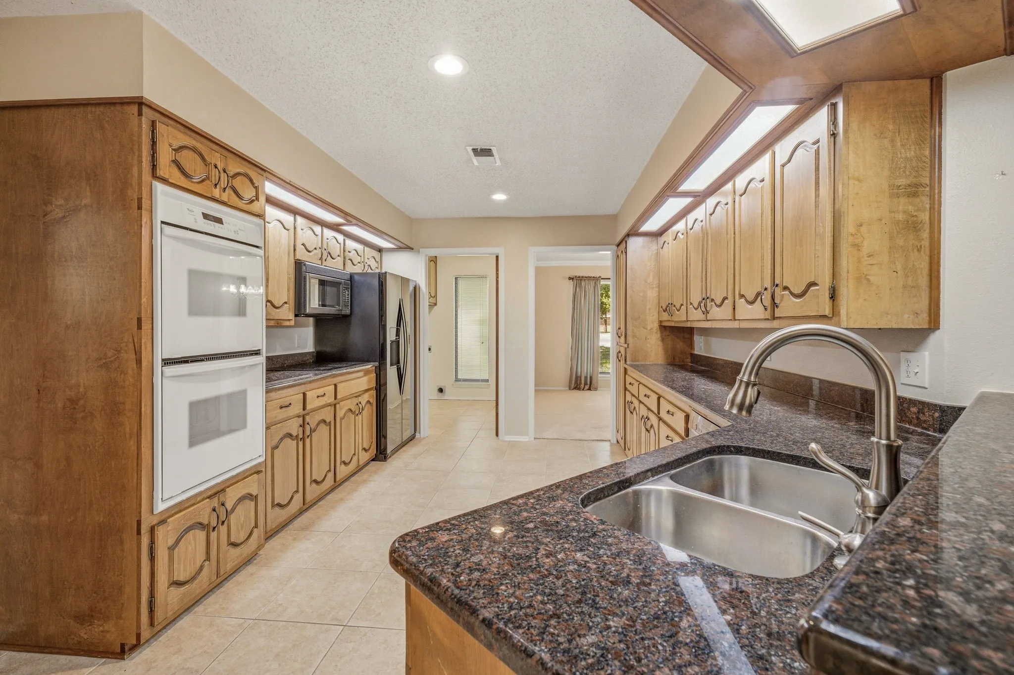 Single Family Residence For Sale in Young County , 1513 Mimosa Circle, Graham, Texas 76450, 4 Bedroom, 3 Bathroom, 1 Garage spaces, 2,647 Sqft, built in 1980, mls#21327195, Real Estate Agent in Graham, Homes For Sale in Young county, Homes For Sale in Graham, Realtor in Graham Texas, Real Estate Brokerage Independent Realty Texas, Luminita Cordes Realtor