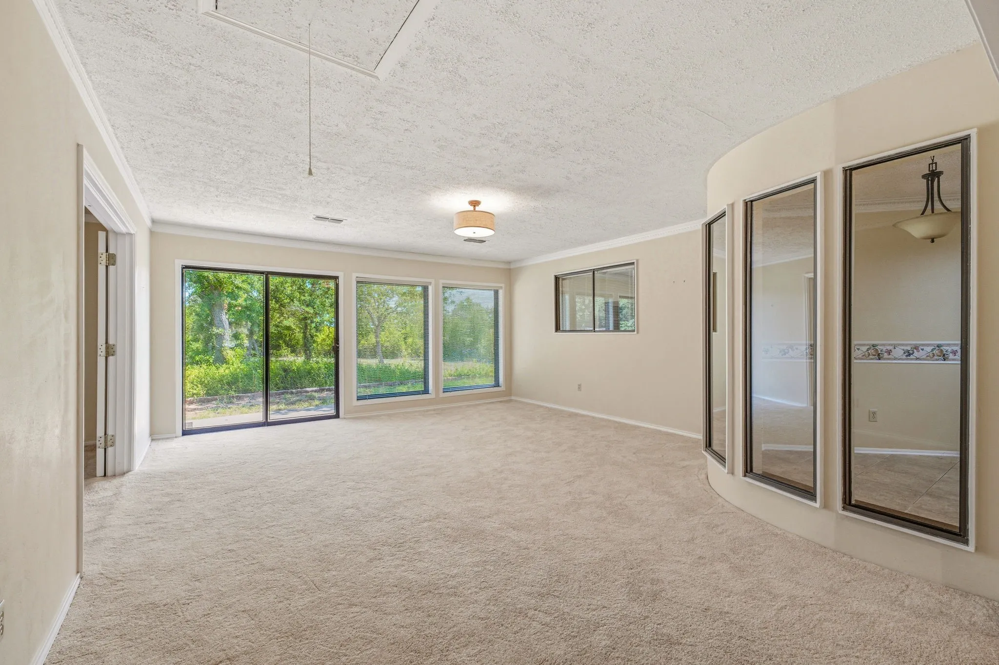 Single Family Residence For Sale in Young County , 1513 Mimosa Circle, Graham, Texas 76450, 4 Bedroom, 3 Bathroom, 1 Garage spaces, 2,647 Sqft, built in 1980, mls#21327195, Real Estate Agent in Graham, Homes For Sale in Young county, Homes For Sale in Graham, Realtor in Graham Texas, Real Estate Brokerage Independent Realty Texas, Luminita Cordes Realtor