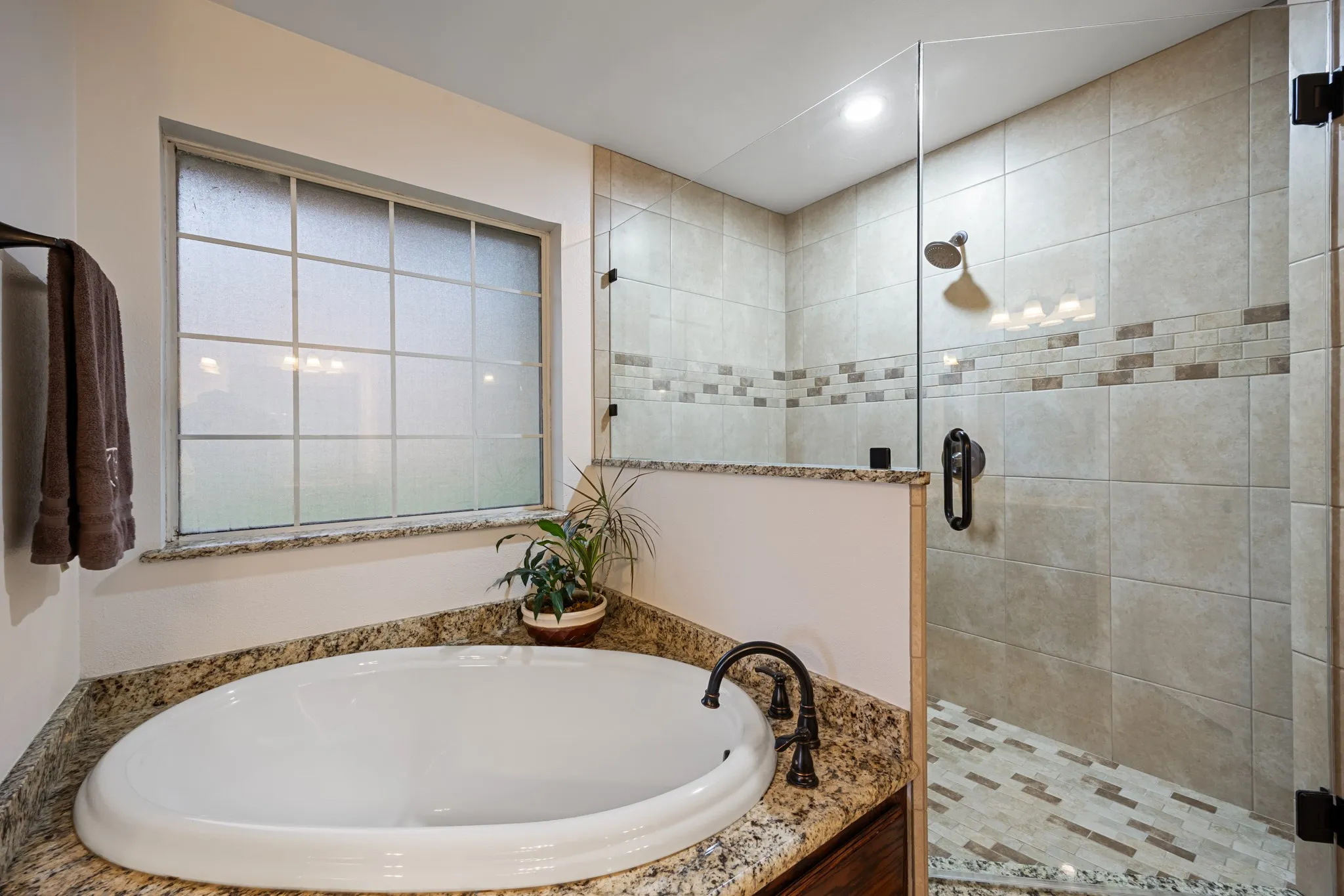 Single Family Residence For Sale in Kaufman County , 10052 Helms Trail, Forney, Texas 75126, 4 Bedroom, 3 Bathroom, 2 Garage spaces, 2,952 Sqft, built in 2000, mls#21334456, Real Estate Agent in Forney, Homes For Sale in Kaufman county, Homes For Sale in Forney, Realtor in Forney Texas, Real Estate Brokerage Independent Realty Texas, Luminita Cordes Realtor