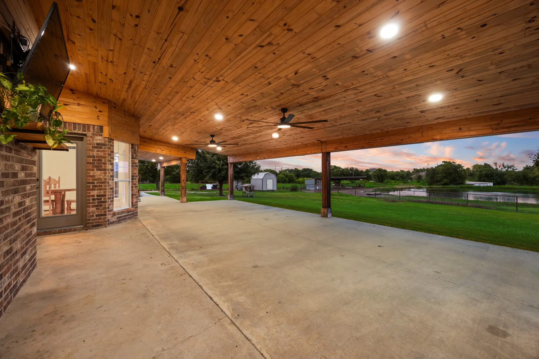 Single Family Residence For Sale in Kaufman County , 10052 Helms Trail, Forney, Texas 75126, 4 Bedroom, 3 Bathroom, 2 Garage spaces, 2,952 Sqft, built in 2000, mls#21334456, Real Estate Agent in Forney, Homes For Sale in Kaufman county, Homes For Sale in Forney, Realtor in Forney Texas, Real Estate Brokerage Independent Realty Texas, Luminita Cordes Realtor