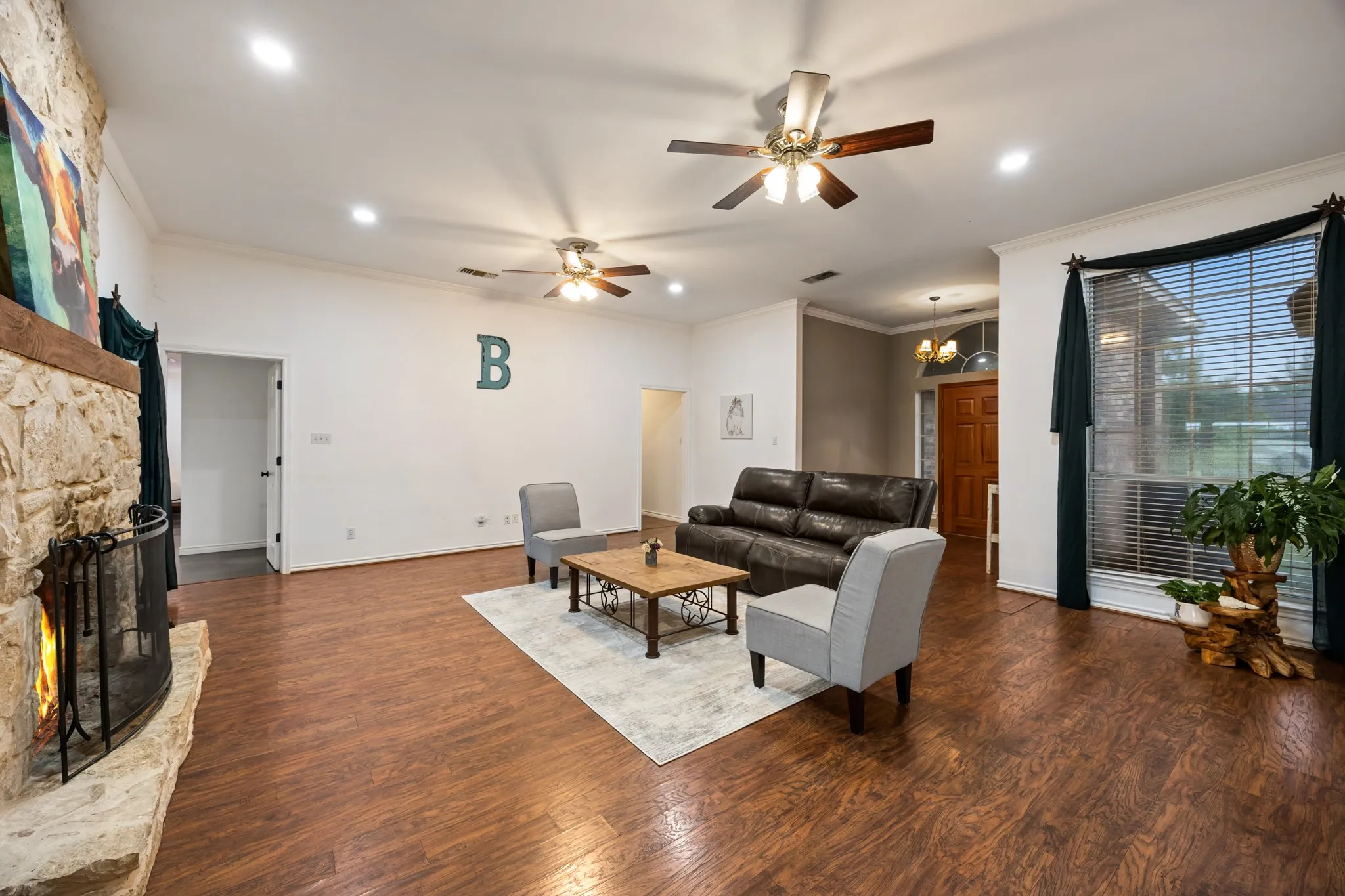 Single Family Residence For Sale in Kaufman County , 10052 Helms Trail, Forney, Texas 75126, 4 Bedroom, 3 Bathroom, 2 Garage spaces, 2,952 Sqft, built in 2000, mls#21334456, Real Estate Agent in Forney, Homes For Sale in Kaufman county, Homes For Sale in Forney, Realtor in Forney Texas, Real Estate Brokerage Independent Realty Texas, Luminita Cordes Realtor