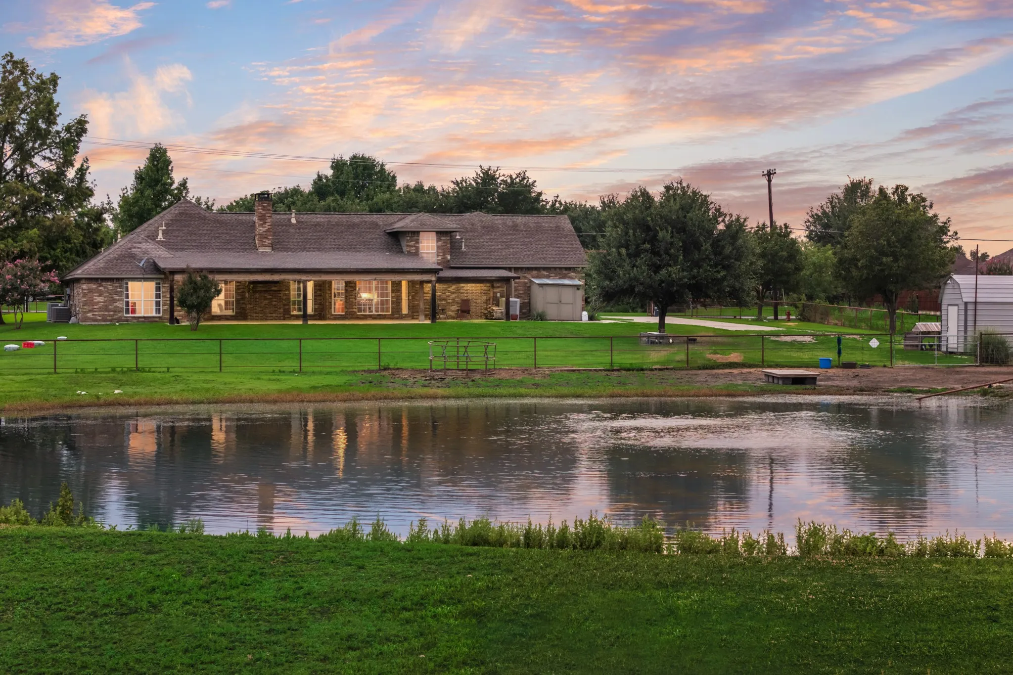 Single Family Residence For Sale in Kaufman County , 10052 Helms Trail, Forney, Texas 75126, 4 Bedroom, 3 Bathroom, 2 Garage spaces, 2,952 Sqft, built in 2000, mls#21334456, Real Estate Agent in Forney, Homes For Sale in Kaufman county, Homes For Sale in Forney, Realtor in Forney Texas, Real Estate Brokerage Independent Realty Texas, Luminita Cordes Realtor