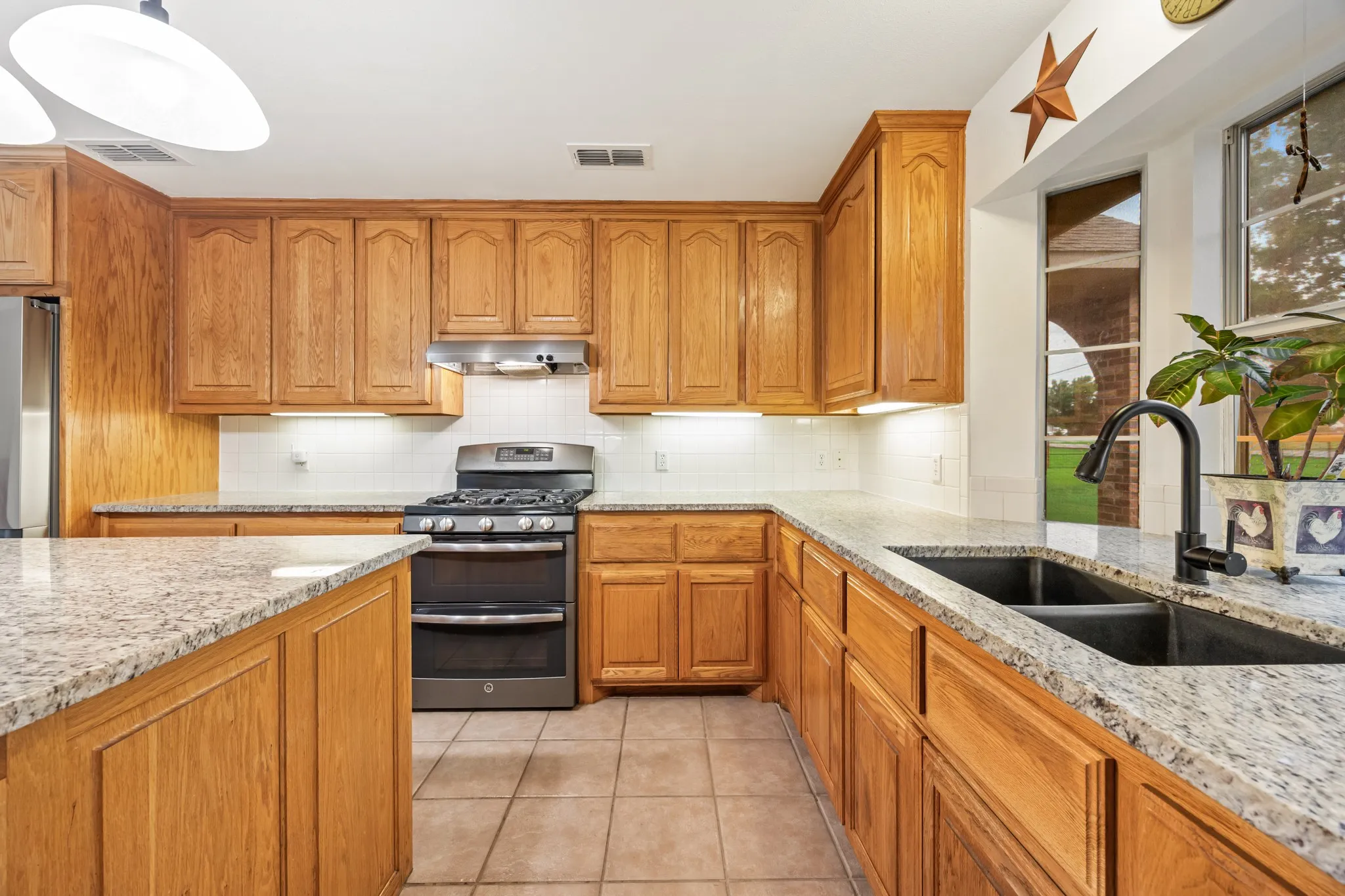 Single Family Residence For Sale in Kaufman County , 10052 Helms Trail, Forney, Texas 75126, 4 Bedroom, 3 Bathroom, 2 Garage spaces, 2,952 Sqft, built in 2000, mls#21334456, Real Estate Agent in Forney, Homes For Sale in Kaufman county, Homes For Sale in Forney, Realtor in Forney Texas, Real Estate Brokerage Independent Realty Texas, Luminita Cordes Realtor