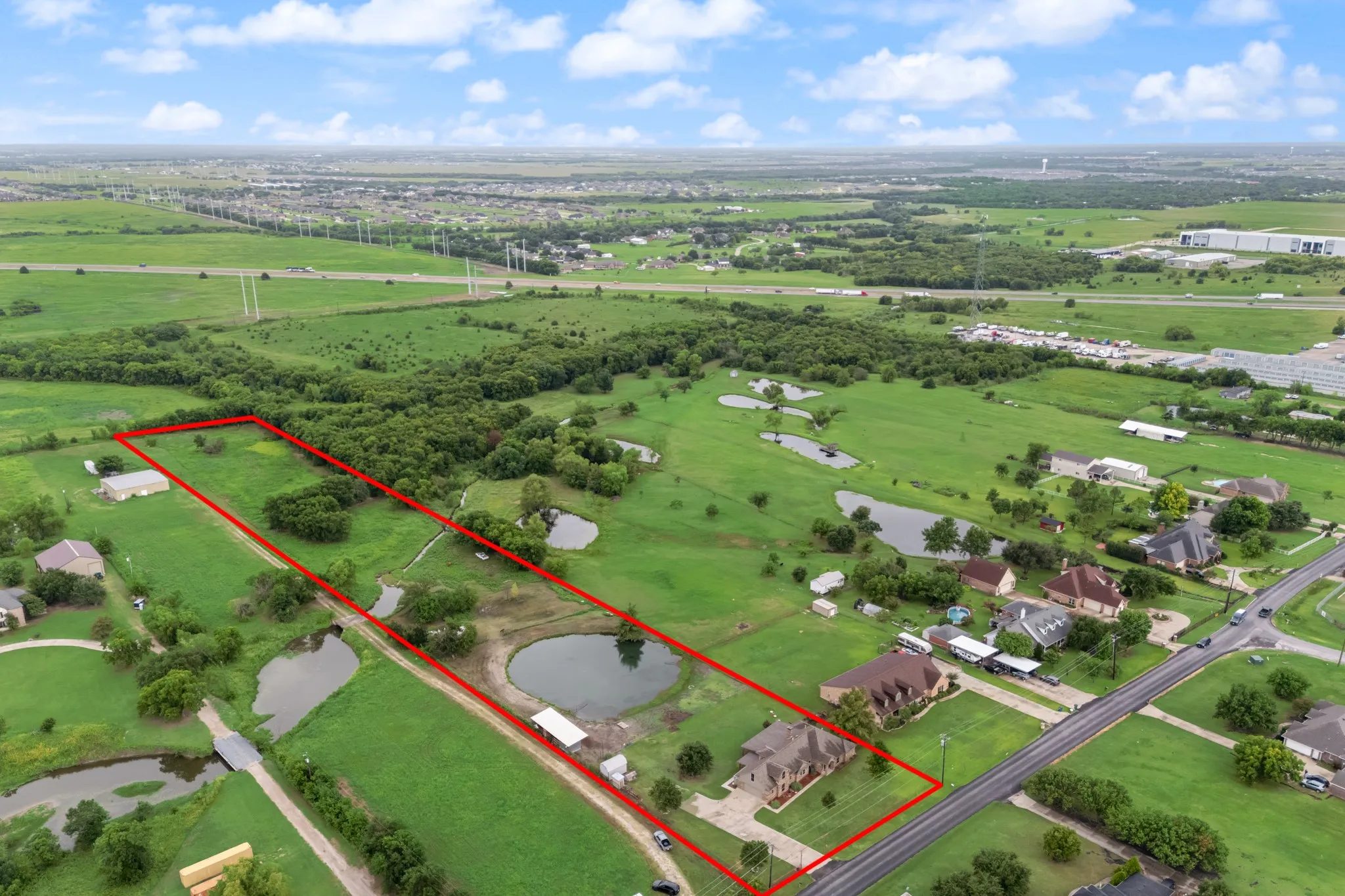 Single Family Residence For Sale in Kaufman County , 10052 Helms Trail, Forney, Texas 75126, 4 Bedroom, 3 Bathroom, 2 Garage spaces, 2,952 Sqft, built in 2000, mls#21334456, Real Estate Agent in Forney, Homes For Sale in Kaufman county, Homes For Sale in Forney, Realtor in Forney Texas, Real Estate Brokerage Independent Realty Texas, Luminita Cordes Realtor