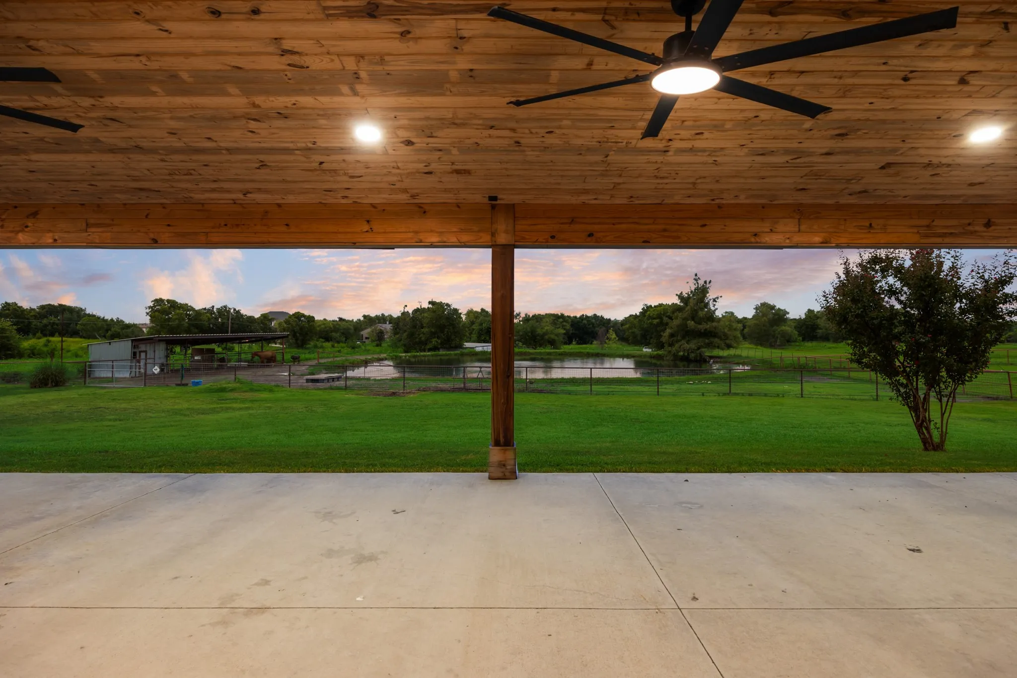 Single Family Residence For Sale in Kaufman County , 10052 Helms Trail, Forney, Texas 75126, 4 Bedroom, 3 Bathroom, 2 Garage spaces, 2,952 Sqft, built in 2000, mls#21334456, Real Estate Agent in Forney, Homes For Sale in Kaufman county, Homes For Sale in Forney, Realtor in Forney Texas, Real Estate Brokerage Independent Realty Texas, Luminita Cordes Realtor