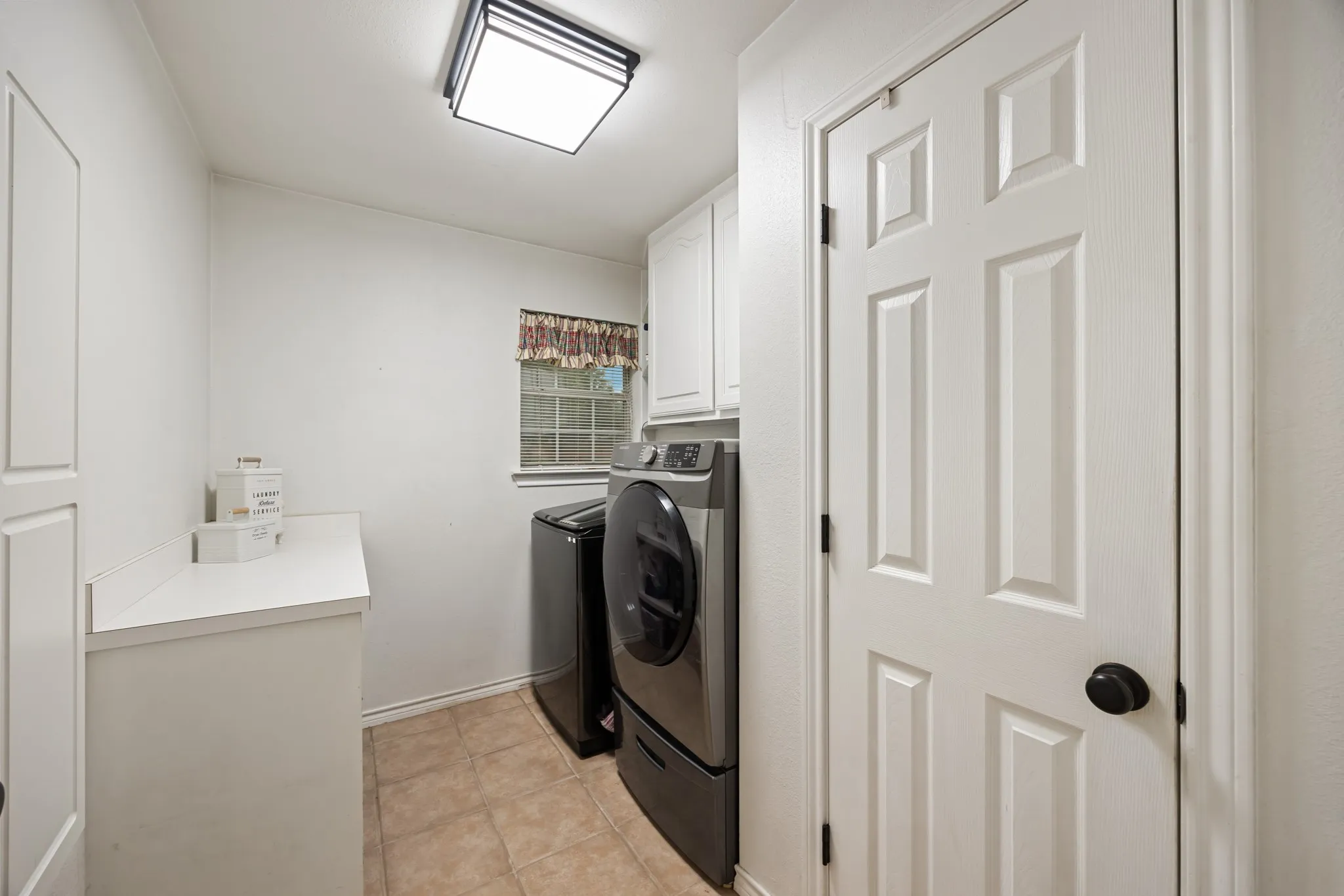 Single Family Residence For Sale in Kaufman County , 10052 Helms Trail, Forney, Texas 75126, 4 Bedroom, 3 Bathroom, 2 Garage spaces, 2,952 Sqft, built in 2000, mls#21334456, Real Estate Agent in Forney, Homes For Sale in Kaufman county, Homes For Sale in Forney, Realtor in Forney Texas, Real Estate Brokerage Independent Realty Texas, Luminita Cordes Realtor