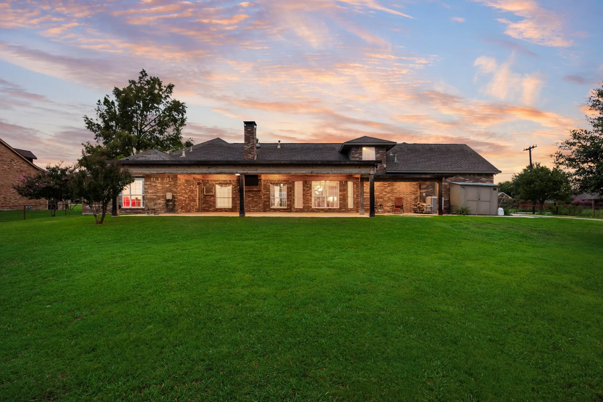Single Family Residence For Sale in Kaufman County , 10052 Helms Trail, Forney, Texas 75126, 4 Bedroom, 3 Bathroom, 2 Garage spaces, 2,952 Sqft, built in 2000, mls#21334456, Real Estate Agent in Forney, Homes For Sale in Kaufman county, Homes For Sale in Forney, Realtor in Forney Texas, Real Estate Brokerage Independent Realty Texas, Luminita Cordes Realtor