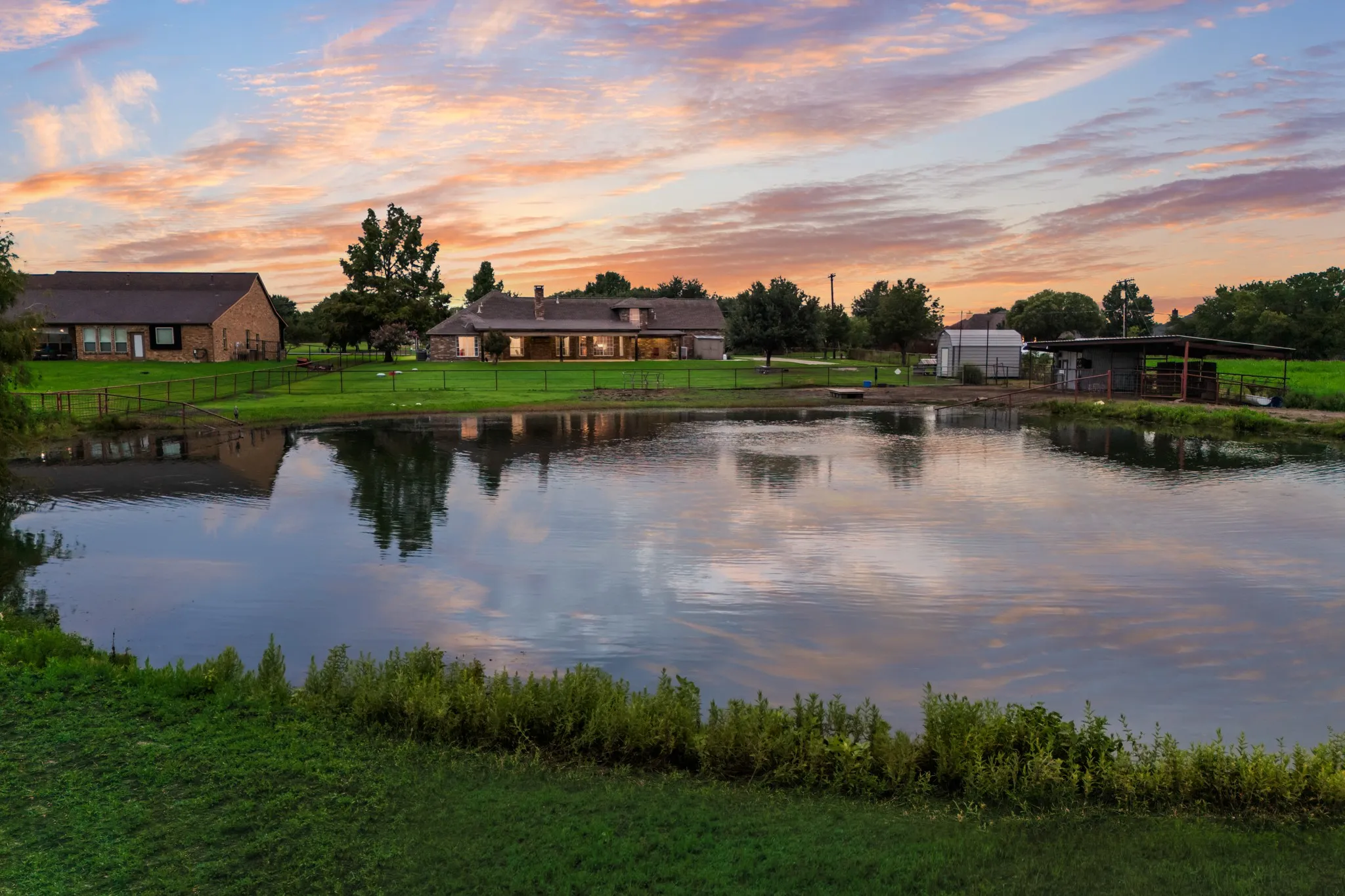 Single Family Residence For Sale in Kaufman County , 10052 Helms Trail, Forney, Texas 75126, 4 Bedroom, 3 Bathroom, 2 Garage spaces, 2,952 Sqft, built in 2000, mls#21334456, Real Estate Agent in Forney, Homes For Sale in Kaufman county, Homes For Sale in Forney, Realtor in Forney Texas, Real Estate Brokerage Independent Realty Texas, Luminita Cordes Realtor