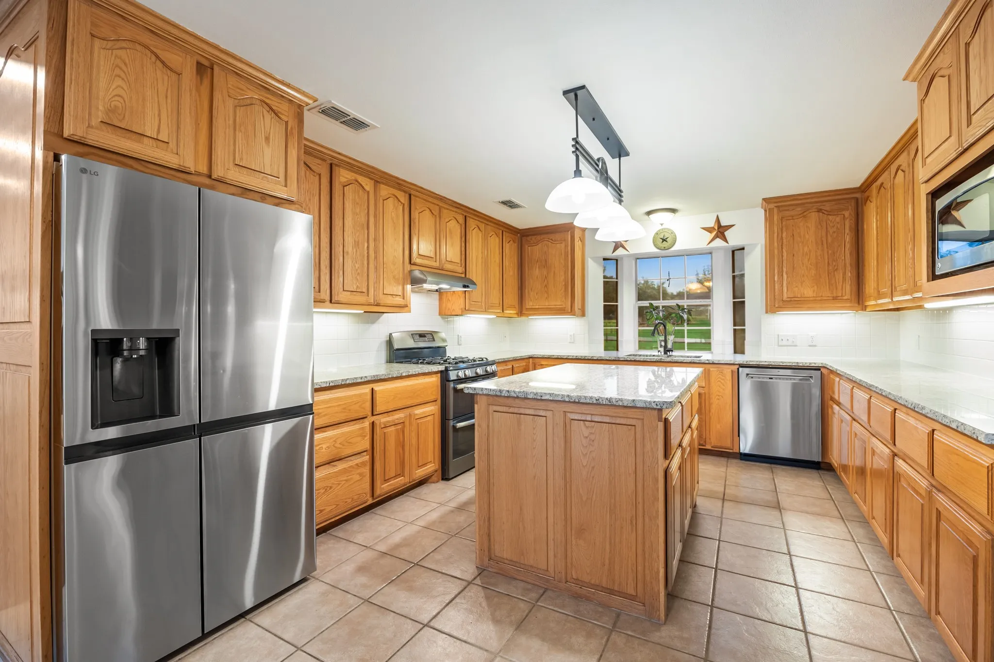 Single Family Residence For Sale in Kaufman County , 10052 Helms Trail, Forney, Texas 75126, 4 Bedroom, 3 Bathroom, 2 Garage spaces, 2,952 Sqft, built in 2000, mls#21334456, Real Estate Agent in Forney, Homes For Sale in Kaufman county, Homes For Sale in Forney, Realtor in Forney Texas, Real Estate Brokerage Independent Realty Texas, Luminita Cordes Realtor