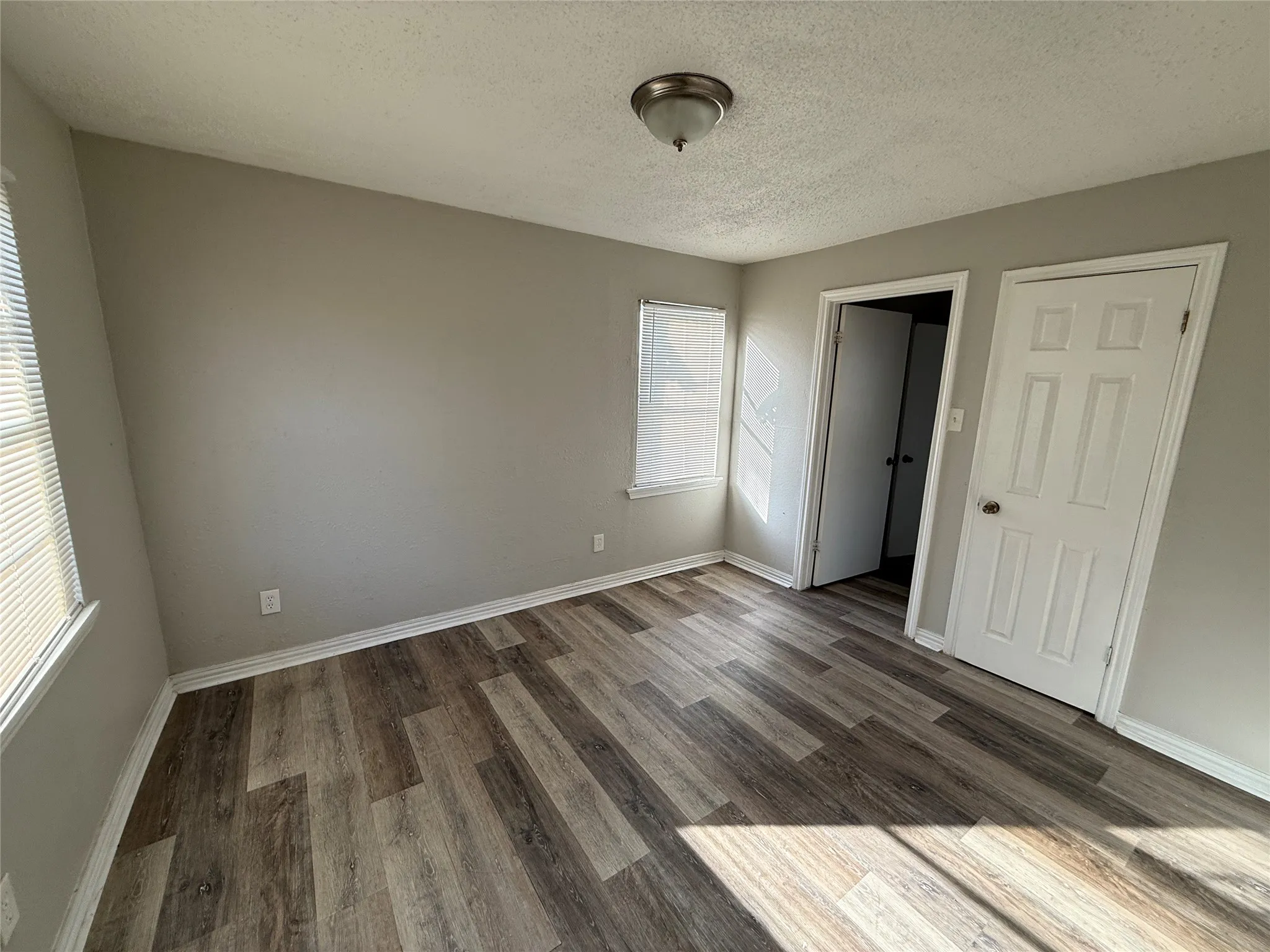 Apartment For Rent in Dallas County , 4520 Columbia Avenue 2, Dallas, Texas 75226, 1 Bedroom, 1 Bathroom, Garage spaces, 700 Sqft, built in 1963, mls#21335020, Real Estate Agent in Dallas, Homes For Rent in Dallas county, Homes For Rent in Dallas, Realtor in Dallas Texas, Real Estate Brokerage Independent Realty Texas, Luminita Cordes Realtor