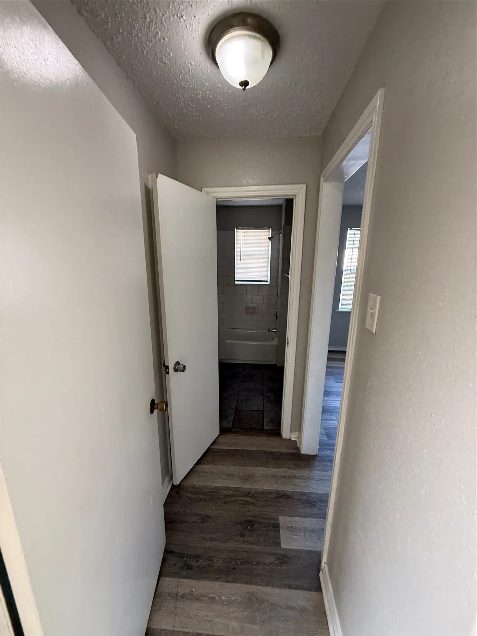 Apartment For Rent in Dallas County , 4520 Columbia Avenue 2, Dallas, Texas 75226, 1 Bedroom, 1 Bathroom, Garage spaces, 700 Sqft, built in 1963, mls#21335020, Real Estate Agent in Dallas, Homes For Rent in Dallas county, Homes For Rent in Dallas, Realtor in Dallas Texas, Real Estate Brokerage Independent Realty Texas, Luminita Cordes Realtor