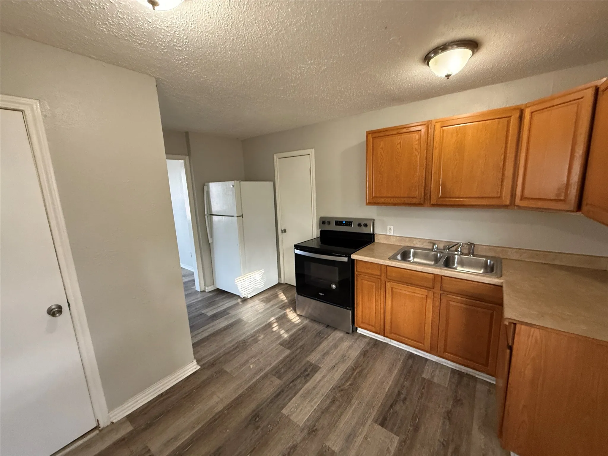 Apartment For Rent in Dallas County , 4520 Columbia Avenue 2, Dallas, Texas 75226, 1 Bedroom, 1 Bathroom, Garage spaces, 700 Sqft, built in 1963, mls#21335020, Real Estate Agent in Dallas, Homes For Rent in Dallas county, Homes For Rent in Dallas, Realtor in Dallas Texas, Real Estate Brokerage Independent Realty Texas, Luminita Cordes Realtor