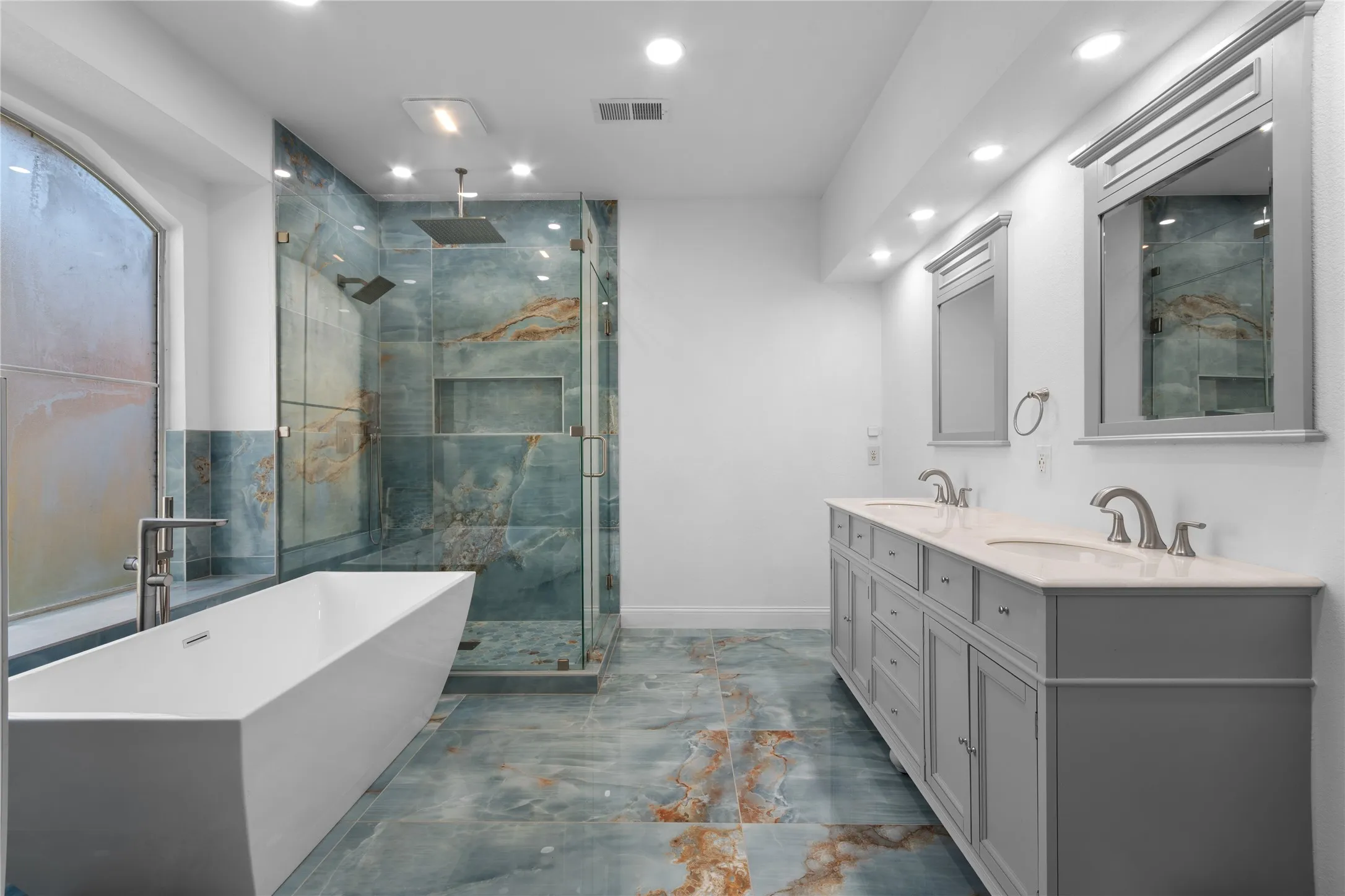 Single Family Residence For Sale in Rockwall County , 225 Freedom Court, Rockwall, Texas 75032, 4 Bedrooms, 3 Bathrooms, 2 Garage spaces, 2,528 Sqft, built in 1997, Price $535,000, mls#21335021, Real Estate Agent in Rockwall, Homes For Sale in Rockwall county, Homes For Sale in Rockwall, Realtor in Rockwall Texas, Real Estate Brokerage Independent Realty Texas, Luminita Cordes Realtor