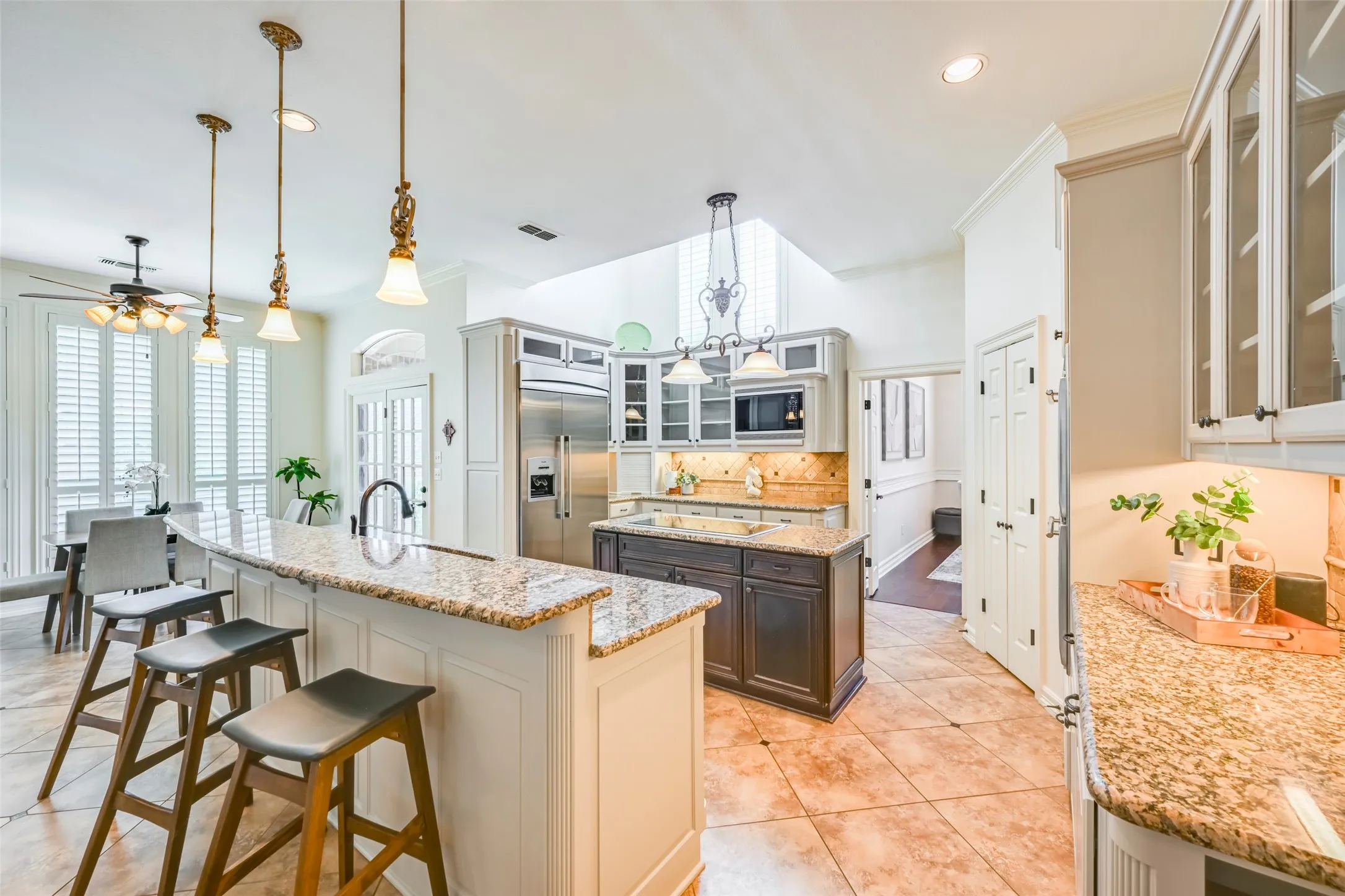 Single Family Residence For Sale in Tarrant County , 2300 Woodmoor Lane, Colleyville, Texas 76034, 4 Bedroom, 4 Bathroom, 3 Garage spaces, 3,746 Sqft, built in 1991, mls#21330210, Real Estate Agent in Colleyville, Homes For Sale in Tarrant county, Homes For Sale in Colleyville, Realtor in Colleyville Texas, Real Estate Brokerage Independent Realty Texas, Luminita Cordes Realtor