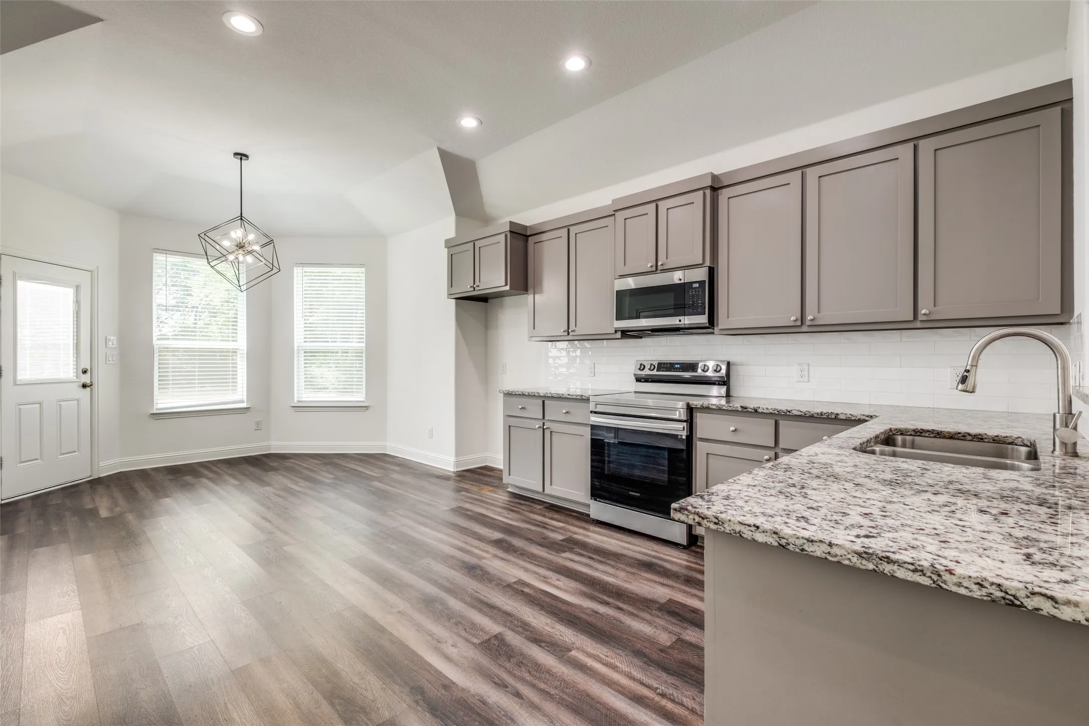 Single Family Residence For Rent in Dallas County , 2918 Morgan Drive, Dallas, Texas 75241, 4 Bedroom, 2 Bathroom, 2 Garage spaces, 1,610 Sqft, built in 2022, mls#21335024, Real Estate Agent in Dallas, Homes For Rent in Dallas county, Homes For Rent in Dallas, Realtor in Dallas Texas, Real Estate Brokerage Independent Realty Texas, Luminita Cordes Realtor
