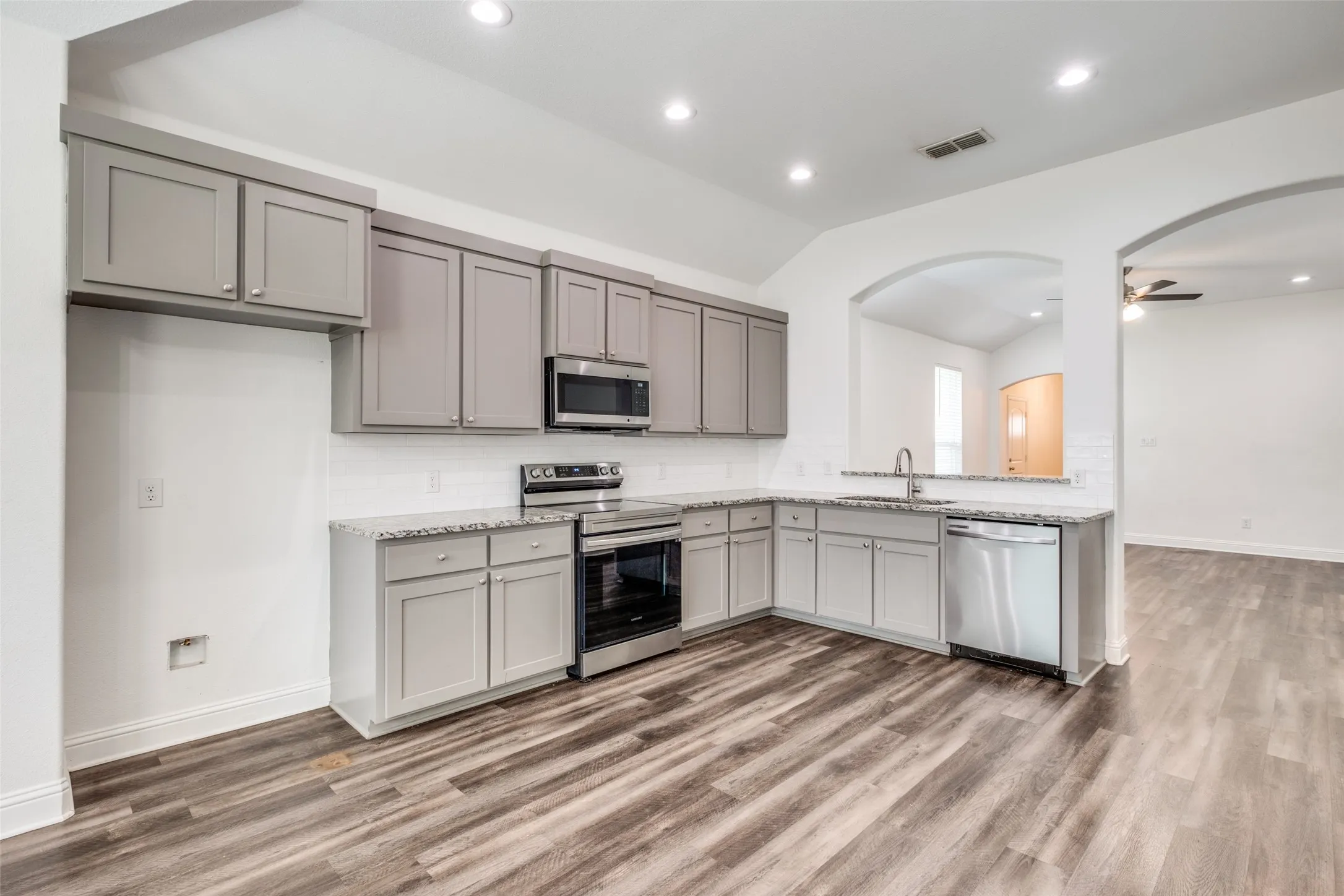 Single Family Residence For Rent in Dallas County , 2918 Morgan Drive, Dallas, Texas 75241, 4 Bedroom, 2 Bathroom, 2 Garage spaces, 1,610 Sqft, built in 2022, mls#21335024, Real Estate Agent in Dallas, Homes For Rent in Dallas county, Homes For Rent in Dallas, Realtor in Dallas Texas, Real Estate Brokerage Independent Realty Texas, Luminita Cordes Realtor