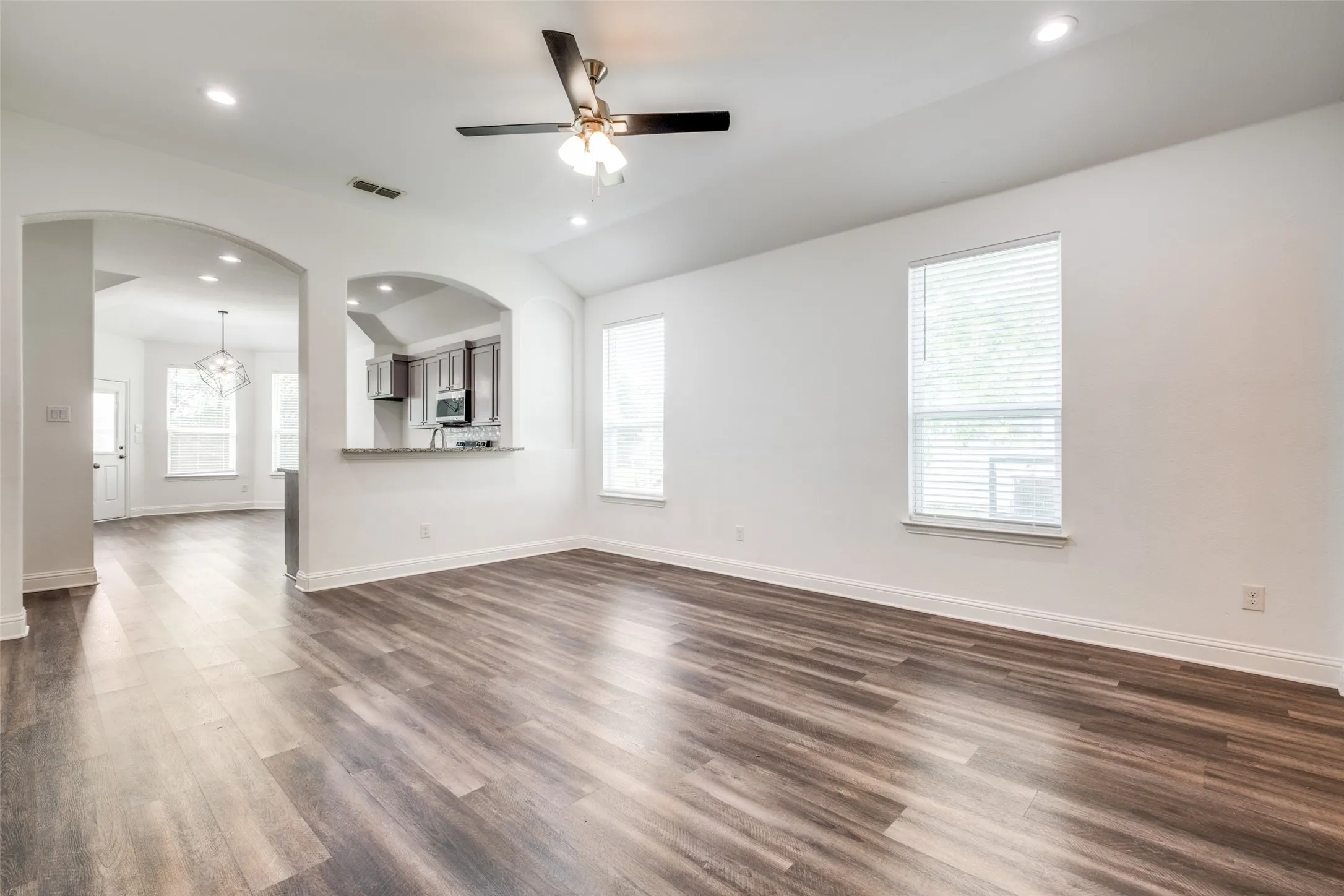 Single Family Residence For Rent in Dallas County , 2918 Morgan Drive, Dallas, Texas 75241, 4 Bedroom, 2 Bathroom, 2 Garage spaces, 1,610 Sqft, built in 2022, mls#21335024, Real Estate Agent in Dallas, Homes For Rent in Dallas county, Homes For Rent in Dallas, Realtor in Dallas Texas, Real Estate Brokerage Independent Realty Texas, Luminita Cordes Realtor