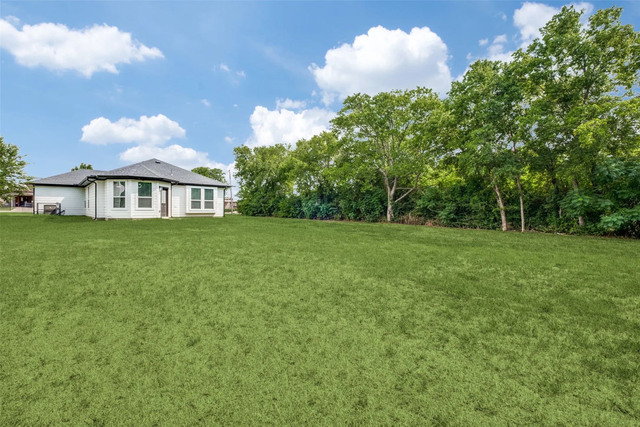 Single Family Residence For Rent in Dallas County , 2918 Morgan Drive, Dallas, Texas 75241, 4 Bedroom, 2 Bathroom, 2 Garage spaces, 1,610 Sqft, built in 2022, mls#21335024, Real Estate Agent in Dallas, Homes For Rent in Dallas county, Homes For Rent in Dallas, Realtor in Dallas Texas, Real Estate Brokerage Independent Realty Texas, Luminita Cordes Realtor