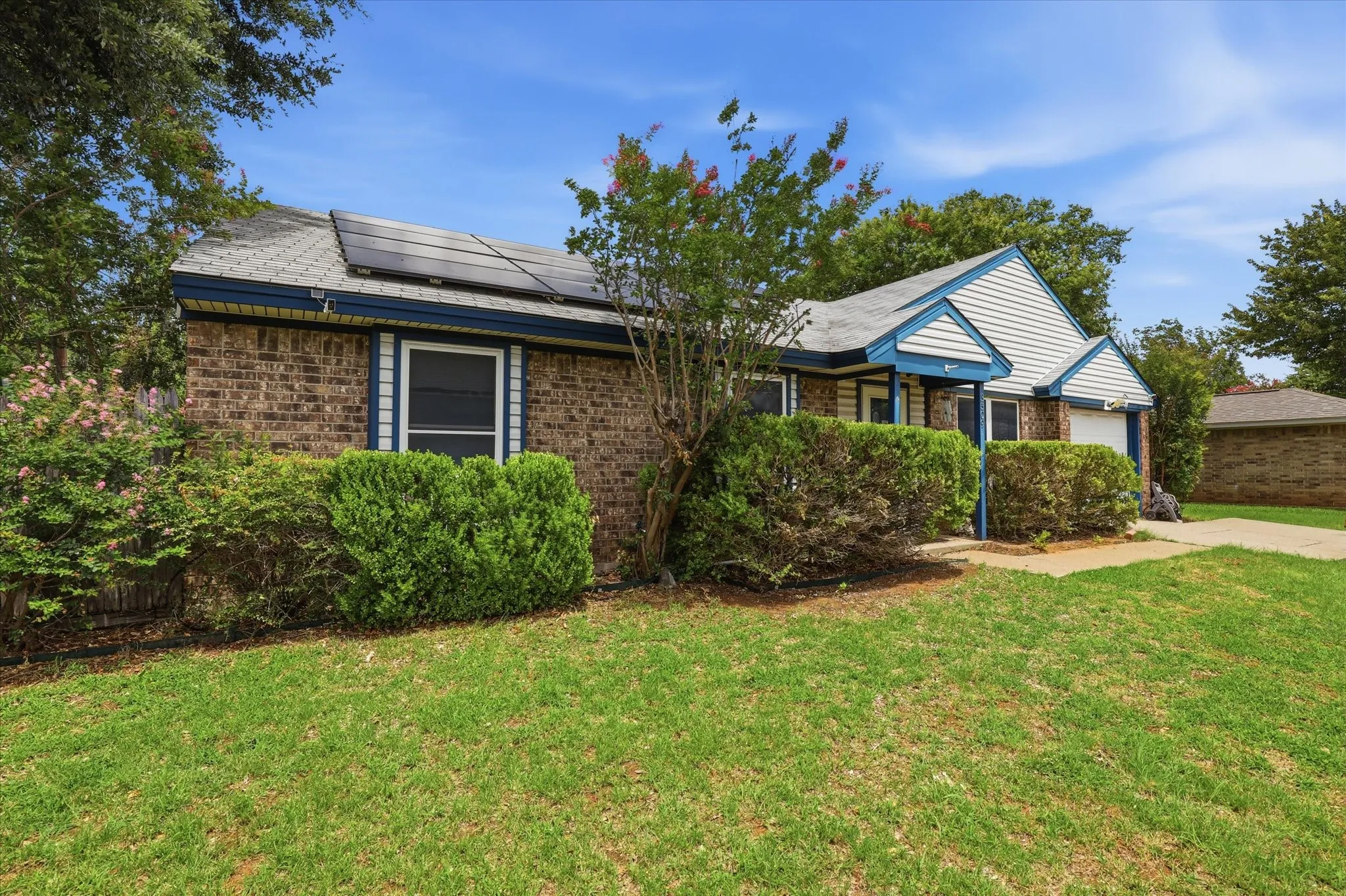 Single Family Residence For Sale in Tarrant County , 3509 Westgrove Drive, Arlington, Texas 76001, 3 Bedroom, 2 Bathroom, 1 Garage spaces, 974 Sqft, built in 1983, mls#21335025, Real Estate Agent in Arlington, Homes For Sale in Tarrant county, Homes For Sale in Arlington, Realtor in Arlington Texas, Real Estate Brokerage Independent Realty Texas, Luminita Cordes Realtor
