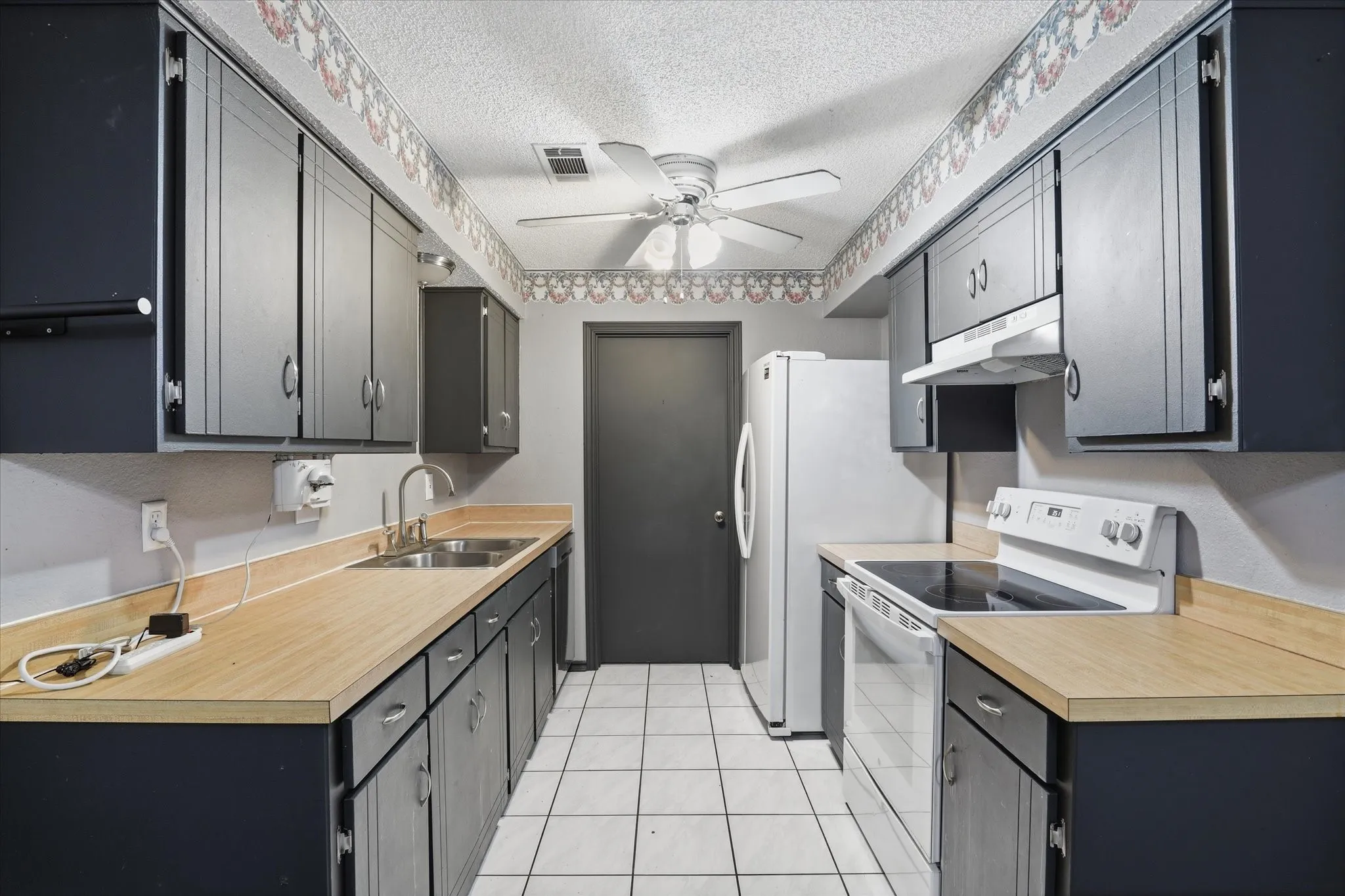 Single Family Residence For Sale in Tarrant County , 3509 Westgrove Drive, Arlington, Texas 76001, 3 Bedroom, 2 Bathroom, 1 Garage spaces, 974 Sqft, built in 1983, mls#21335025, Real Estate Agent in Arlington, Homes For Sale in Tarrant county, Homes For Sale in Arlington, Realtor in Arlington Texas, Real Estate Brokerage Independent Realty Texas, Luminita Cordes Realtor