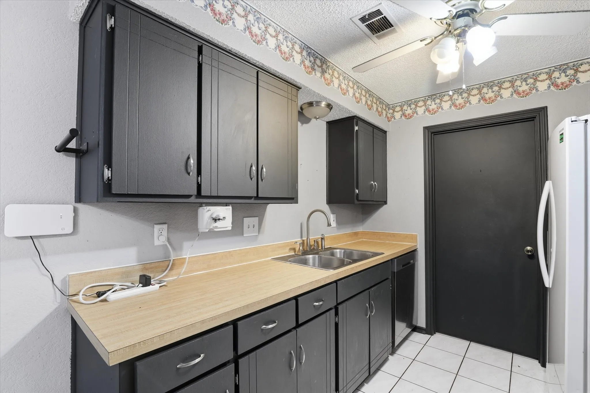 Single Family Residence For Sale in Tarrant County , 3509 Westgrove Drive, Arlington, Texas 76001, 3 Bedroom, 2 Bathroom, 1 Garage spaces, 974 Sqft, built in 1983, mls#21335025, Real Estate Agent in Arlington, Homes For Sale in Tarrant county, Homes For Sale in Arlington, Realtor in Arlington Texas, Real Estate Brokerage Independent Realty Texas, Luminita Cordes Realtor