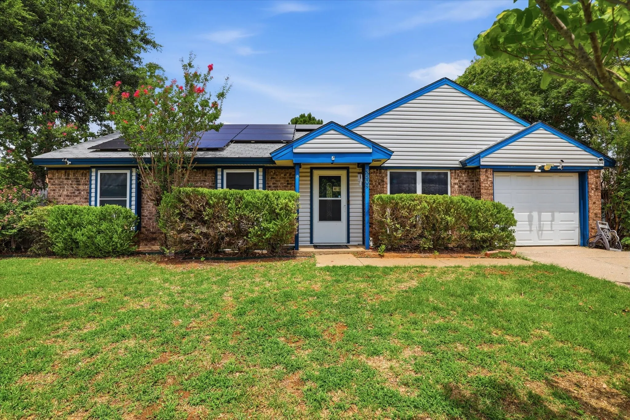 Single Family Residence For Sale in Tarrant County , 3509 Westgrove Drive, Arlington, Texas 76001, 3 Bedroom, 2 Bathroom, 1 Garage spaces, 974 Sqft, built in 1983, mls#21335025, Real Estate Agent in Arlington, Homes For Sale in Tarrant county, Homes For Sale in Arlington, Realtor in Arlington Texas, Real Estate Brokerage Independent Realty Texas, Luminita Cordes Realtor