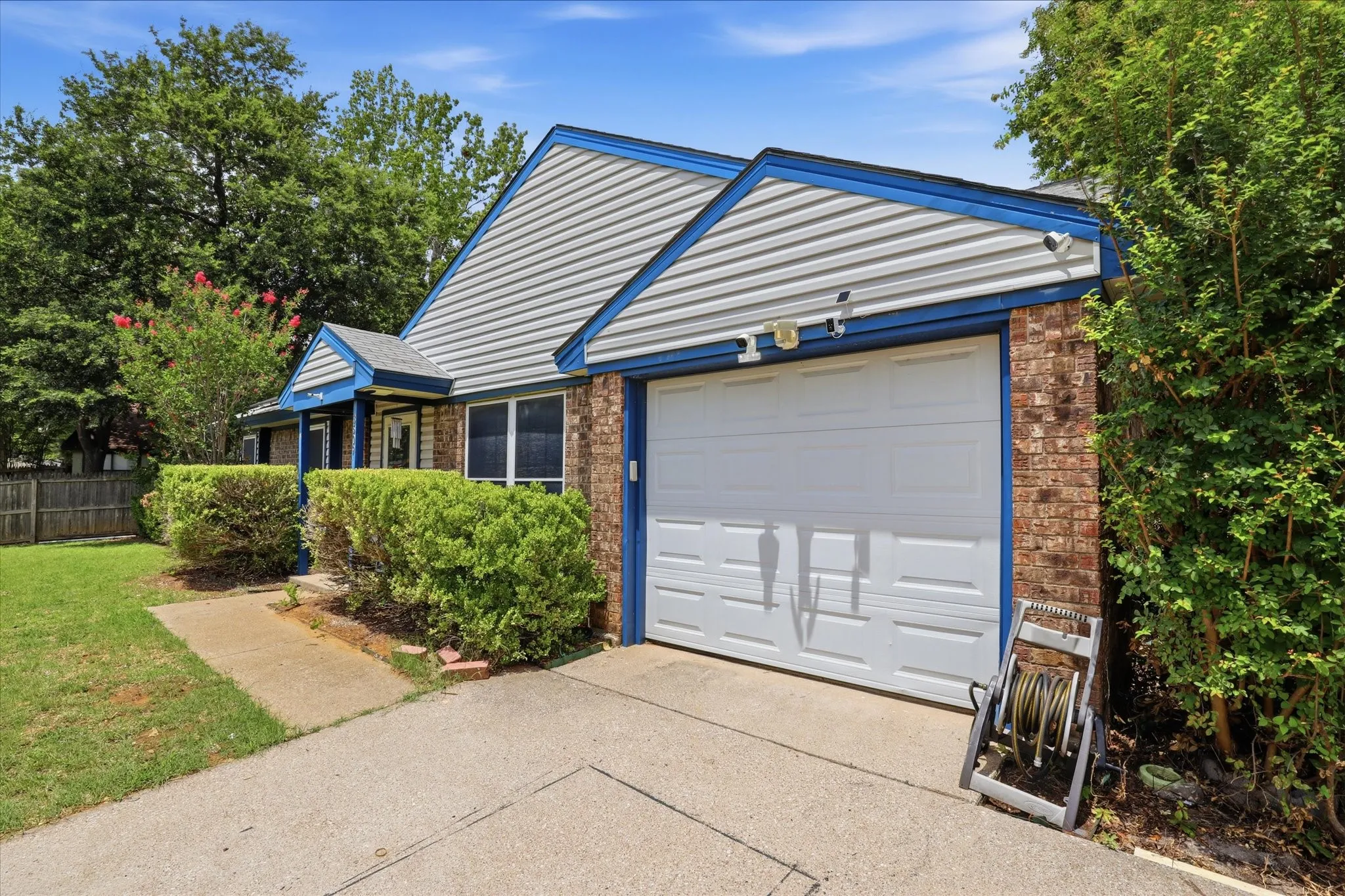 Single Family Residence For Sale in Tarrant County , 3509 Westgrove Drive, Arlington, Texas 76001, 3 Bedroom, 2 Bathroom, 1 Garage spaces, 974 Sqft, built in 1983, mls#21335025, Real Estate Agent in Arlington, Homes For Sale in Tarrant county, Homes For Sale in Arlington, Realtor in Arlington Texas, Real Estate Brokerage Independent Realty Texas, Luminita Cordes Realtor