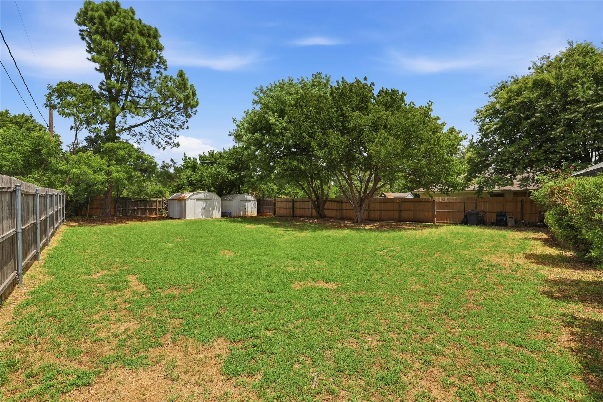 Single Family Residence For Sale in Tarrant County , 3509 Westgrove Drive, Arlington, Texas 76001, 3 Bedroom, 2 Bathroom, 1 Garage spaces, 974 Sqft, built in 1983, mls#21335025, Real Estate Agent in Arlington, Homes For Sale in Tarrant county, Homes For Sale in Arlington, Realtor in Arlington Texas, Real Estate Brokerage Independent Realty Texas, Luminita Cordes Realtor