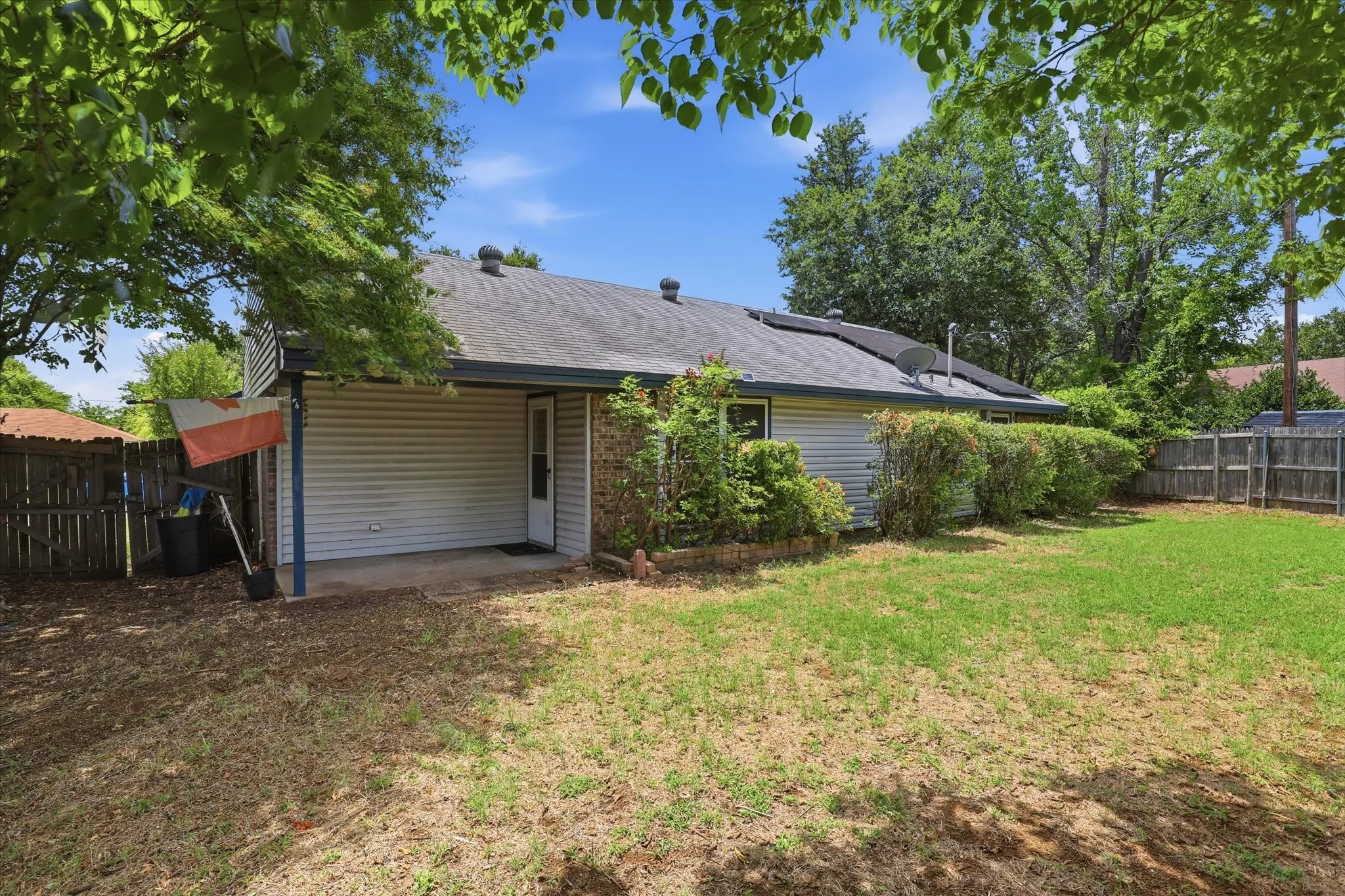 Single Family Residence For Sale in Tarrant County , 3509 Westgrove Drive, Arlington, Texas 76001, 3 Bedroom, 2 Bathroom, 1 Garage spaces, 974 Sqft, built in 1983, mls#21335025, Real Estate Agent in Arlington, Homes For Sale in Tarrant county, Homes For Sale in Arlington, Realtor in Arlington Texas, Real Estate Brokerage Independent Realty Texas, Luminita Cordes Realtor