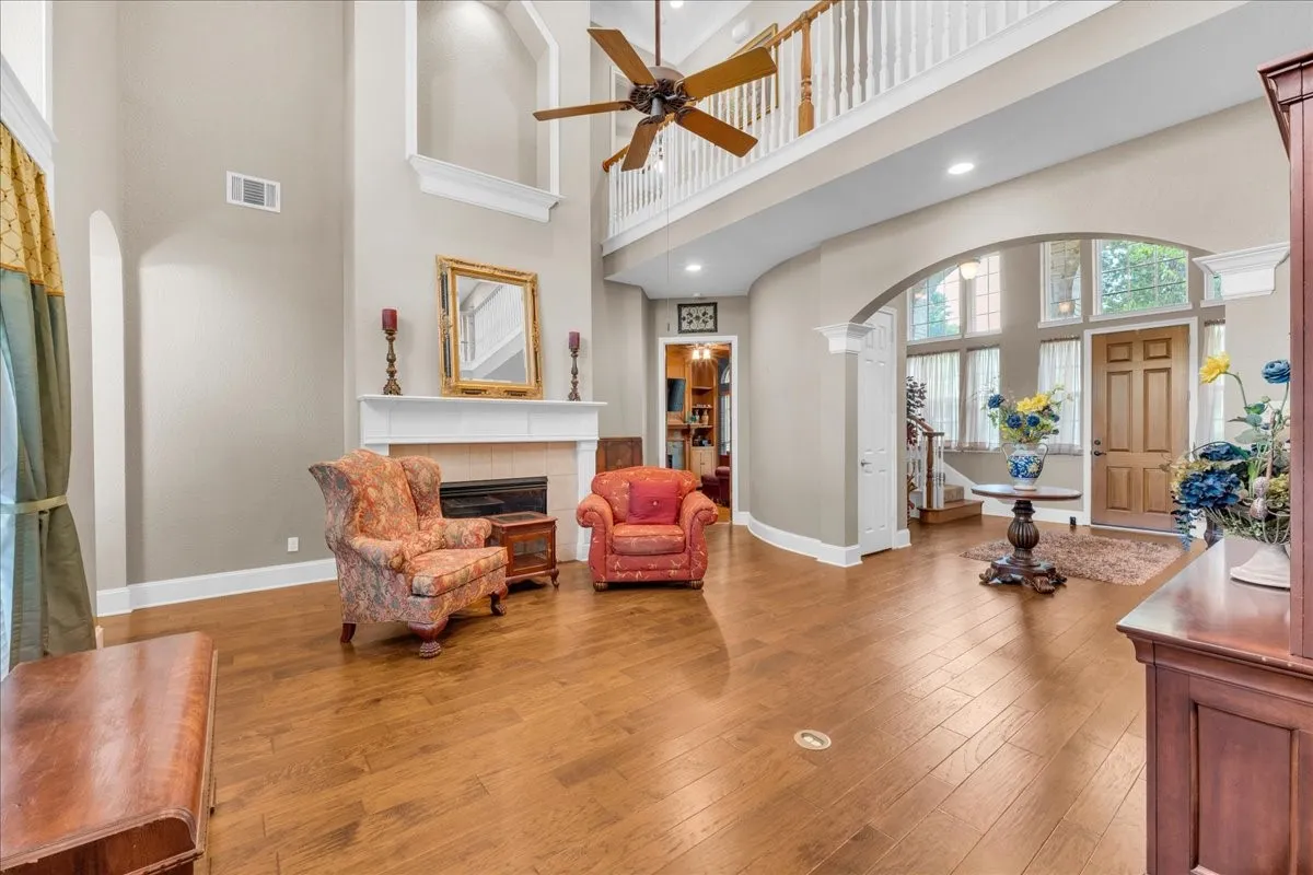 Single Family Residence For Sale in Ellis County , 2201 Somerset, Midlothian, Texas 76065, 4 Bedroom, 4 Bathroom, 3 Garage spaces, 4,020 Sqft, built in 2001, mls#21334132, Real Estate Agent in Midlothian, Homes For Sale in Ellis county, Homes For Sale in Midlothian, Realtor in Midlothian Texas, Real Estate Brokerage Independent Realty Texas, Luminita Cordes Realtor
