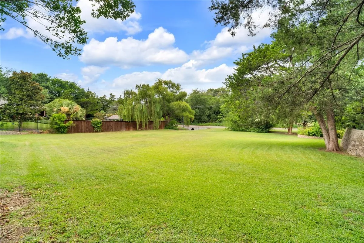 Single Family Residence For Sale in Ellis County , 2201 Somerset, Midlothian, Texas 76065, 4 Bedroom, 4 Bathroom, 3 Garage spaces, 4,020 Sqft, built in 2001, mls#21334132, Real Estate Agent in Midlothian, Homes For Sale in Ellis county, Homes For Sale in Midlothian, Realtor in Midlothian Texas, Real Estate Brokerage Independent Realty Texas, Luminita Cordes Realtor