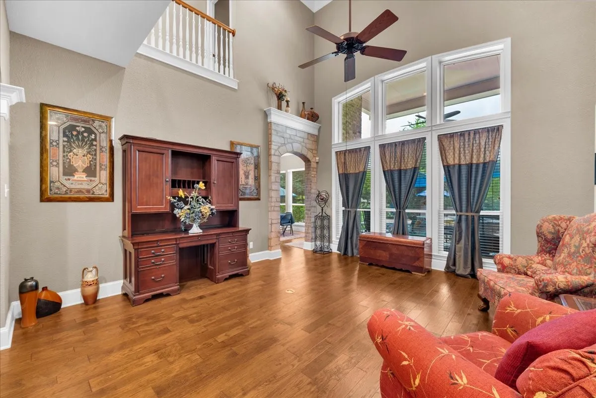 Single Family Residence For Sale in Ellis County , 2201 Somerset, Midlothian, Texas 76065, 4 Bedroom, 4 Bathroom, 3 Garage spaces, 4,020 Sqft, built in 2001, mls#21334132, Real Estate Agent in Midlothian, Homes For Sale in Ellis county, Homes For Sale in Midlothian, Realtor in Midlothian Texas, Real Estate Brokerage Independent Realty Texas, Luminita Cordes Realtor